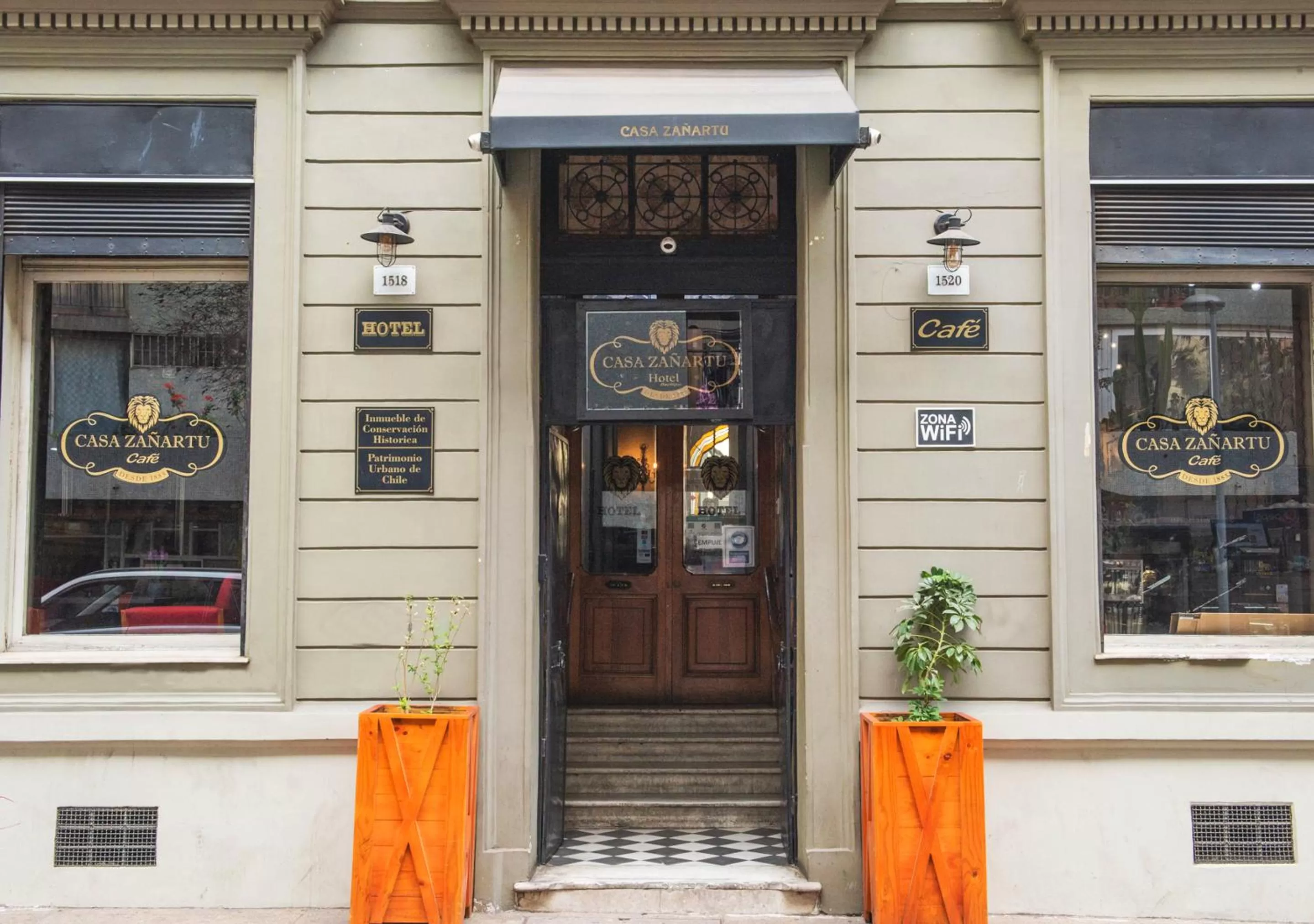 Facade/entrance in Hotel Casa Zañartu