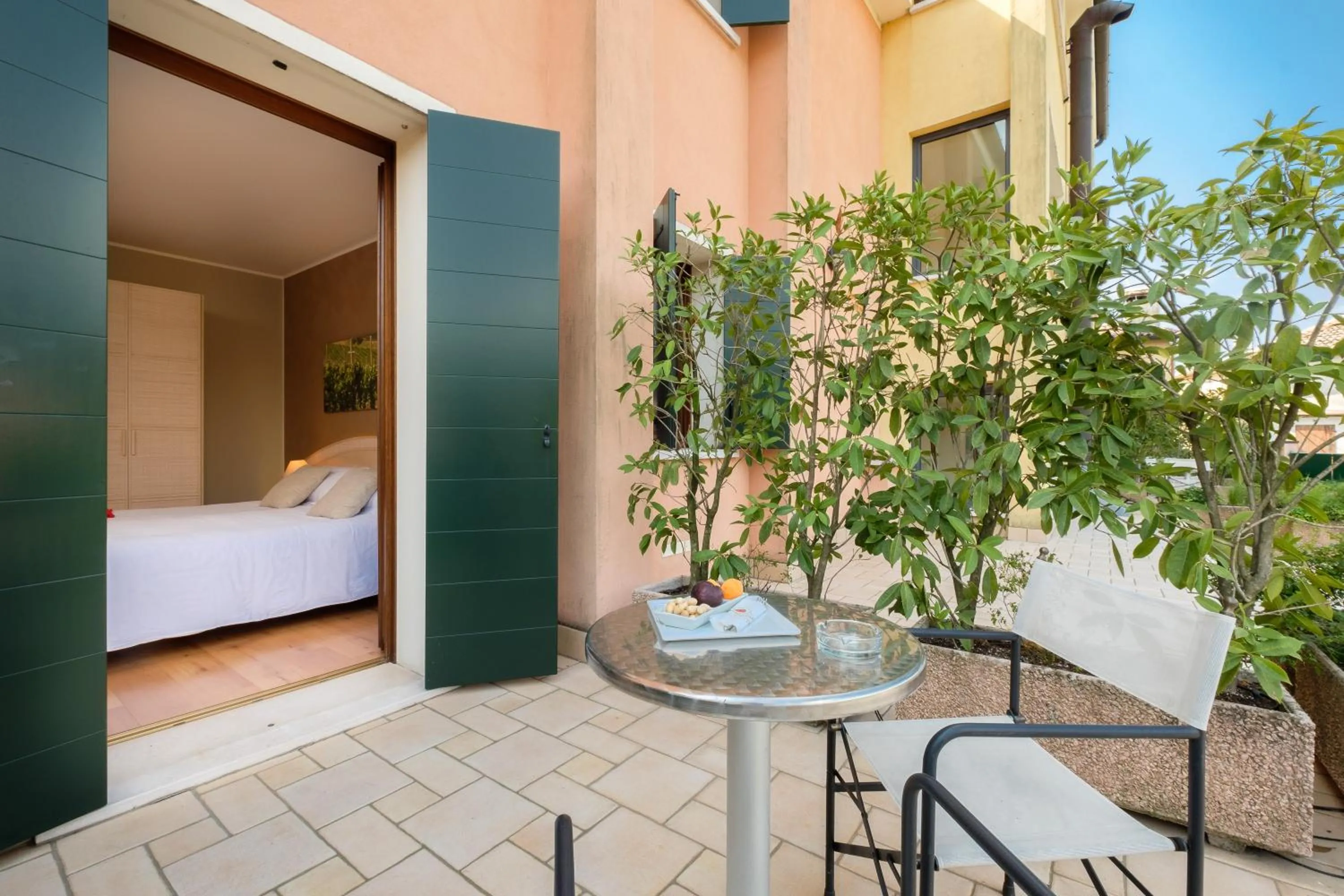 Balcony/Terrace, Bed in Wine Hotel San Giacomo Activity & Wellness