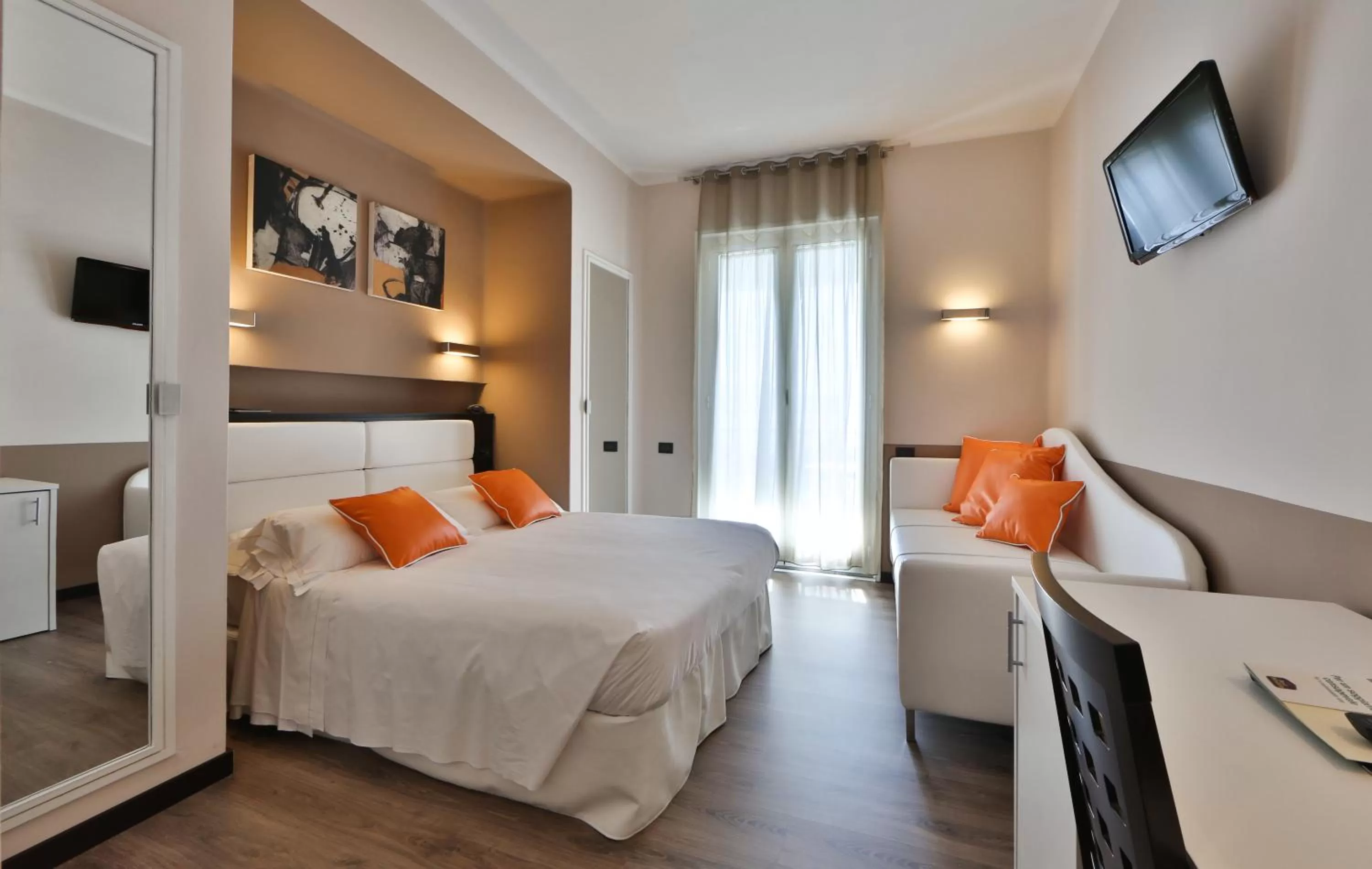 Photo of the whole room, Bed in Best Western Regina Elena