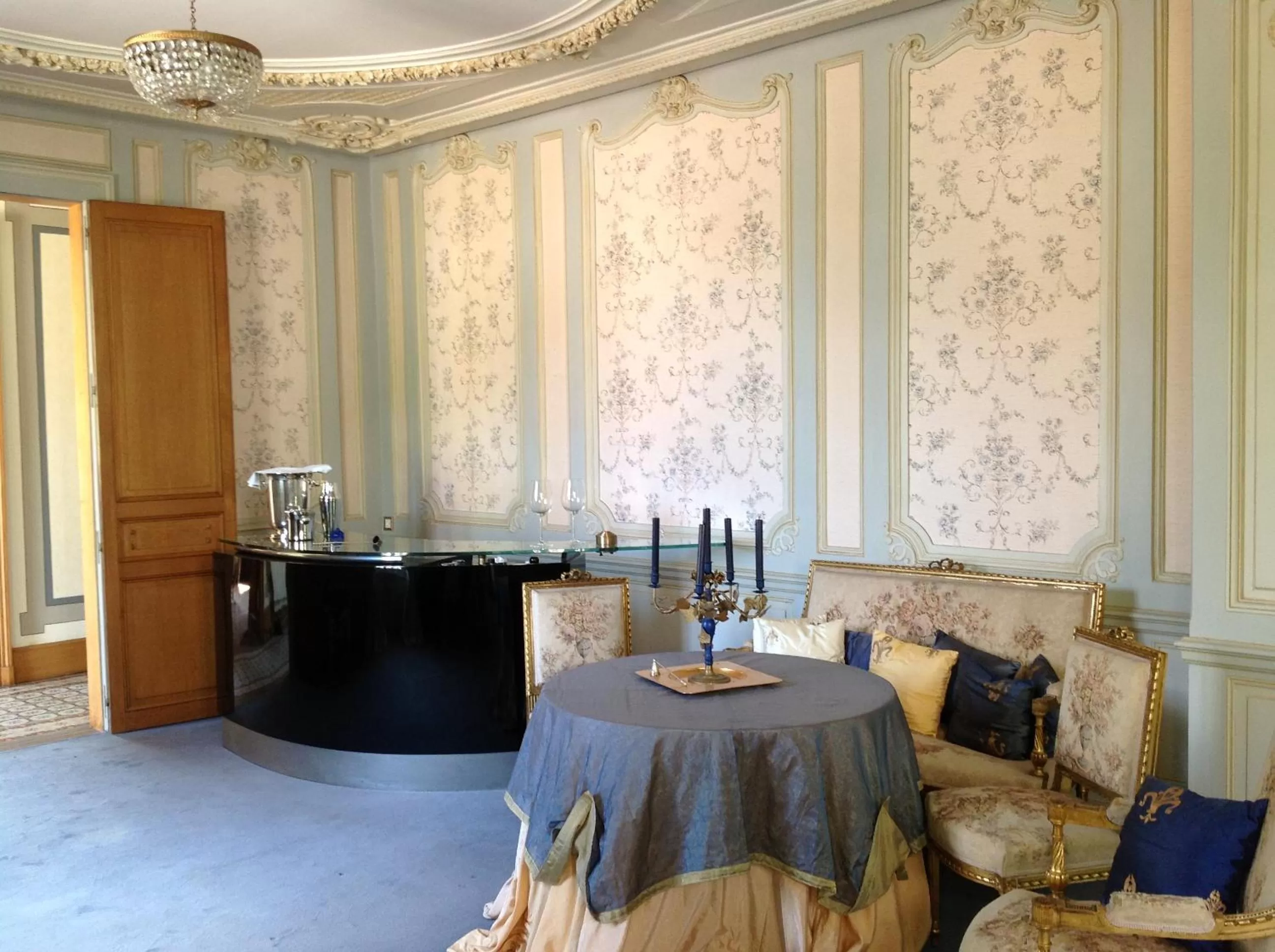 Lounge or bar, Restaurant/Places to Eat in MaisonMazerand