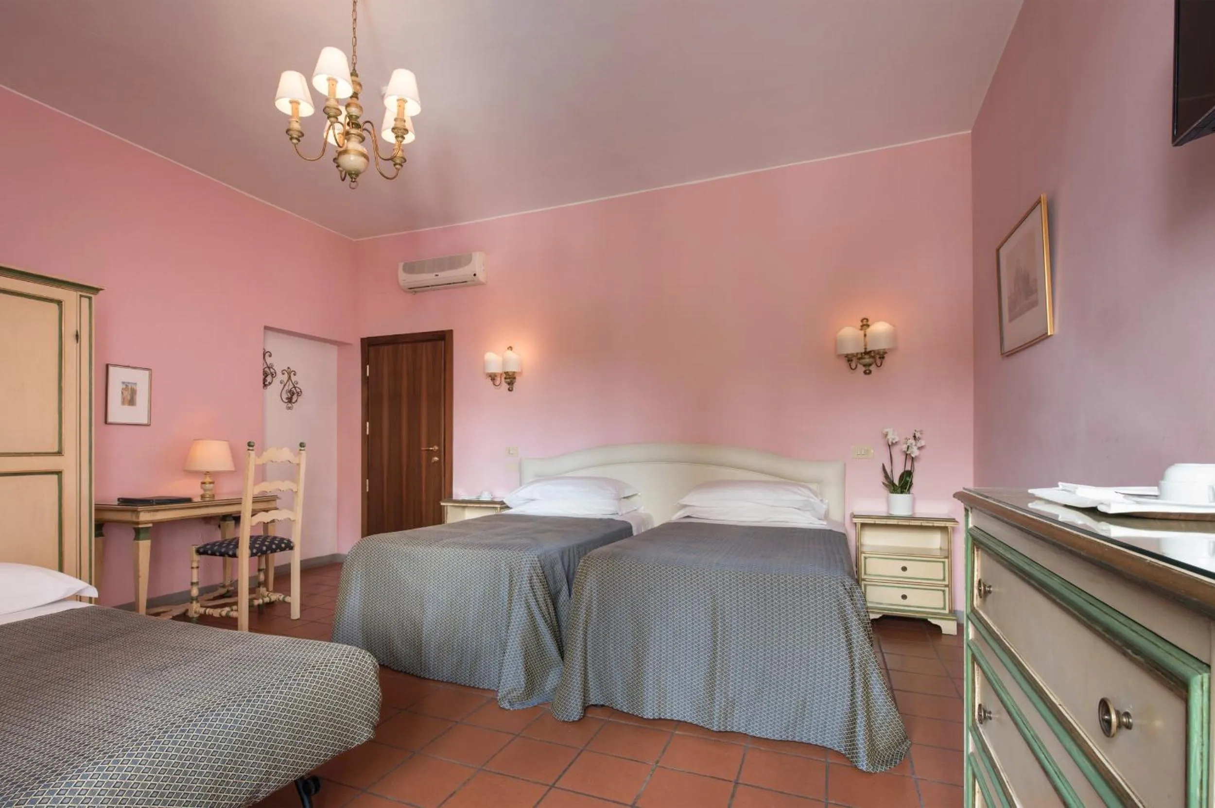 Photo of the whole room, Bed in Hotel La Cisterna