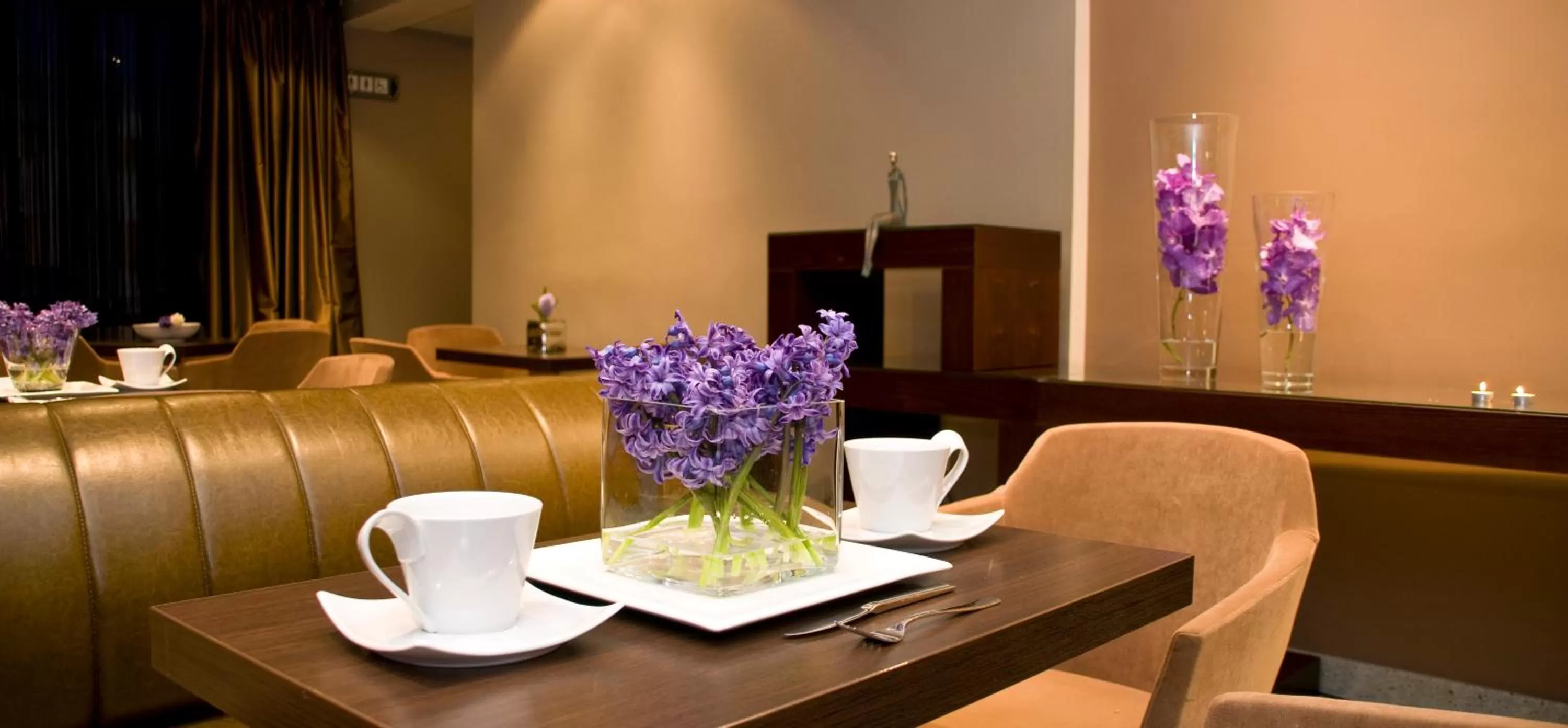 Communal lounge/ TV room in Flisvos Hotel Nafpaktos