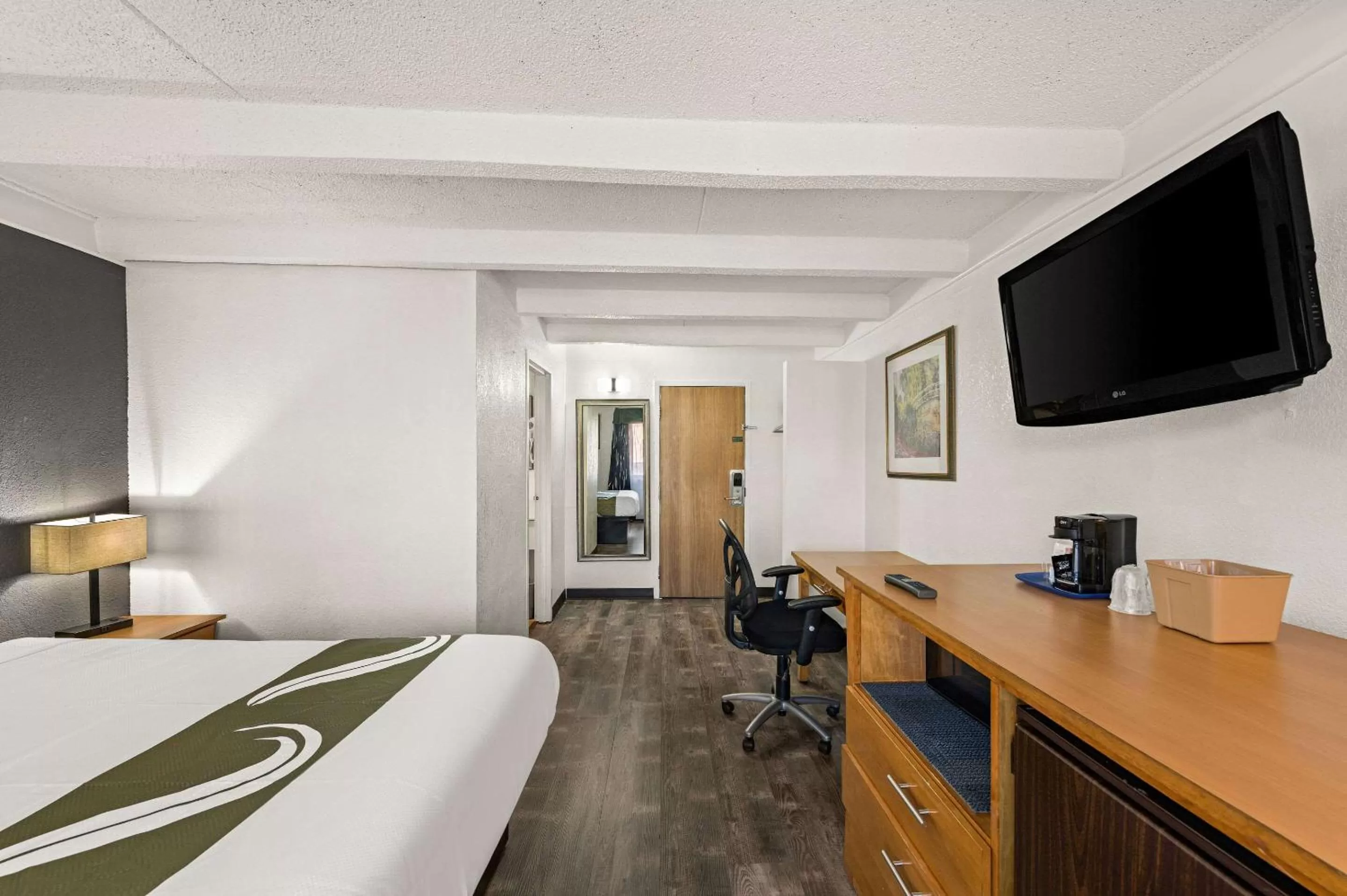 Bedroom, Bed in Quality Inn & Suites Council Bluffs - Omaha East