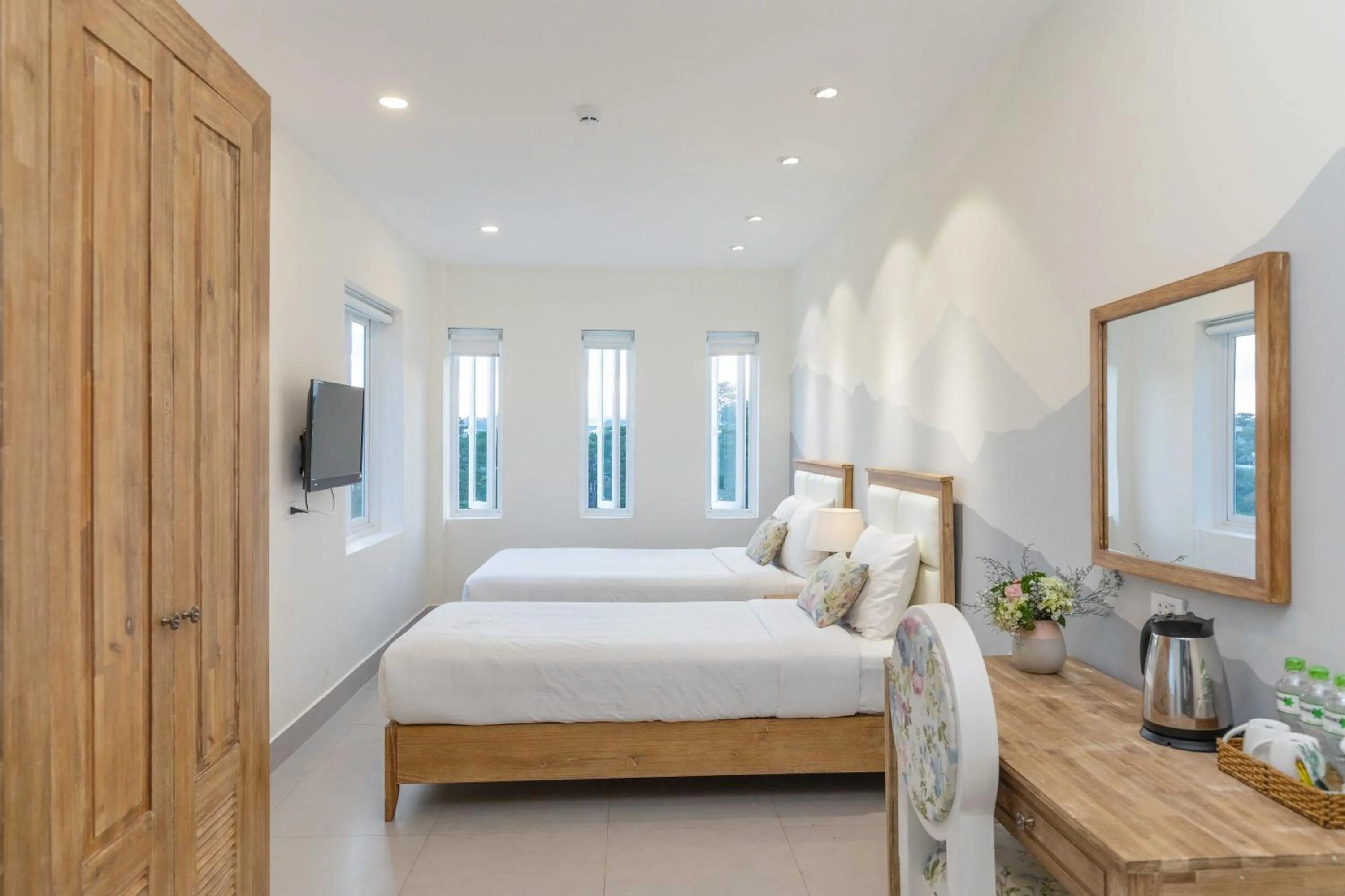 Photo of the whole room, Bed in Dalat De Charme Village