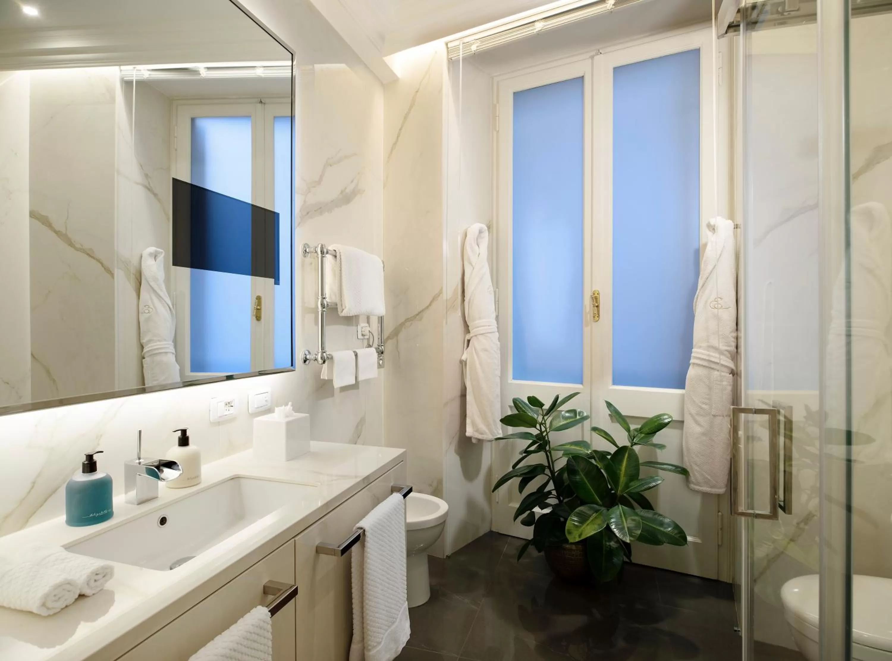 Shower in Elizabeth Unique Hotel | a Member of Design Hotels™