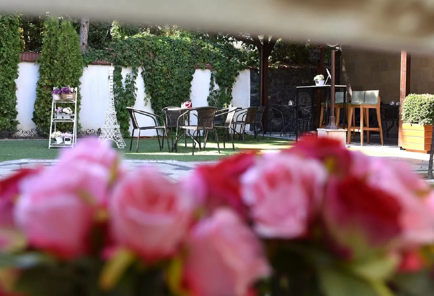 Villa Nina Hotel & Lounge bar