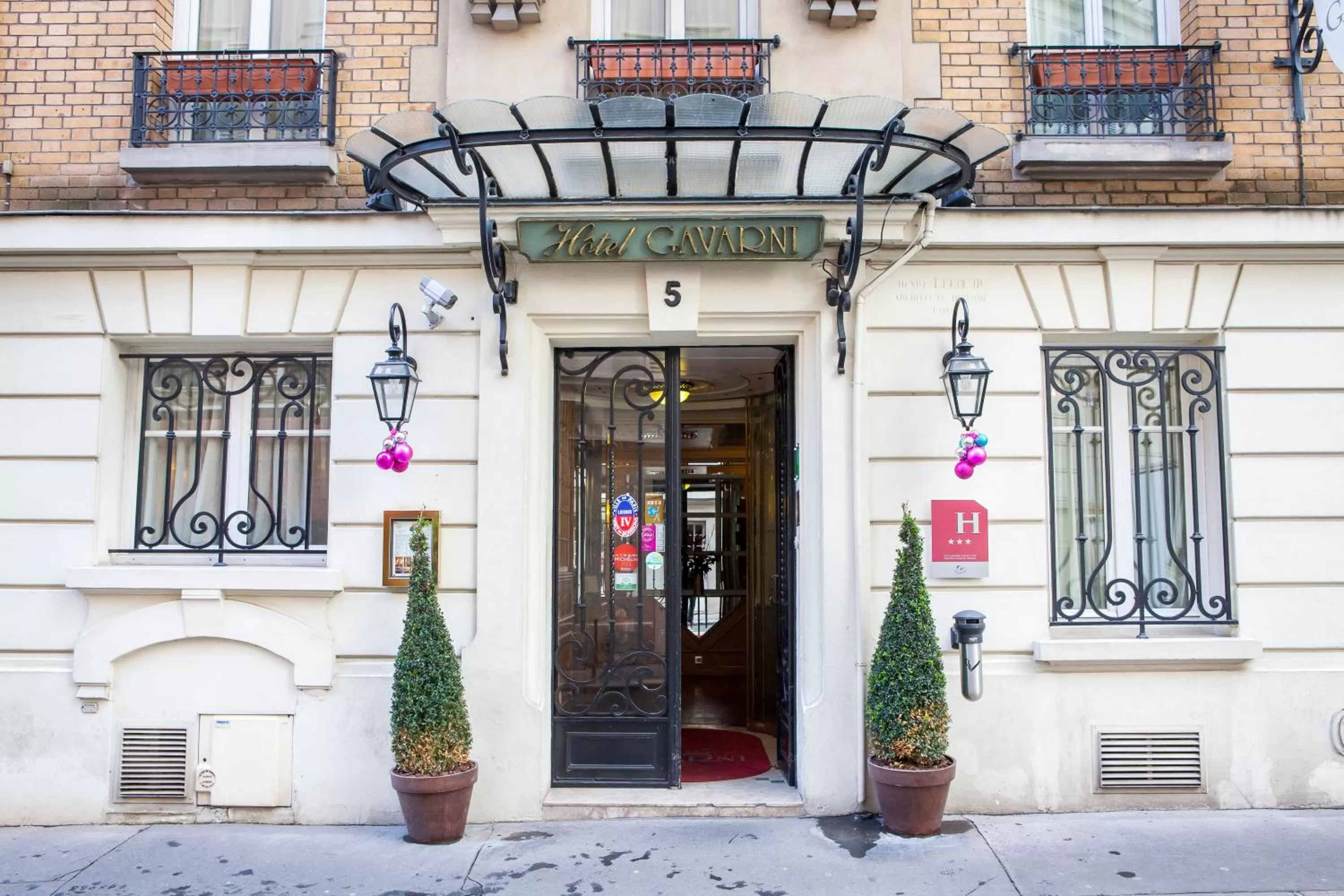 Facade/entrance in Gavarni