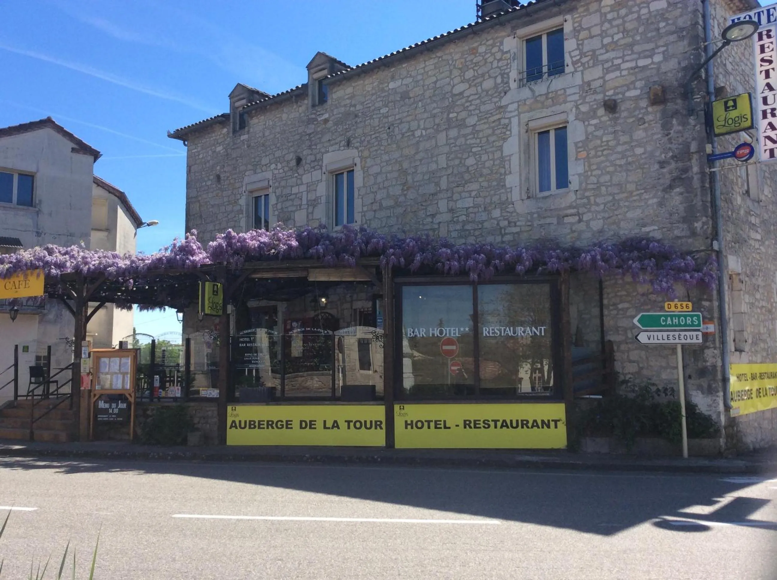 Facade/entrance in Logis Hotels- Auberge de la Tour - Hôtel et restaurant
