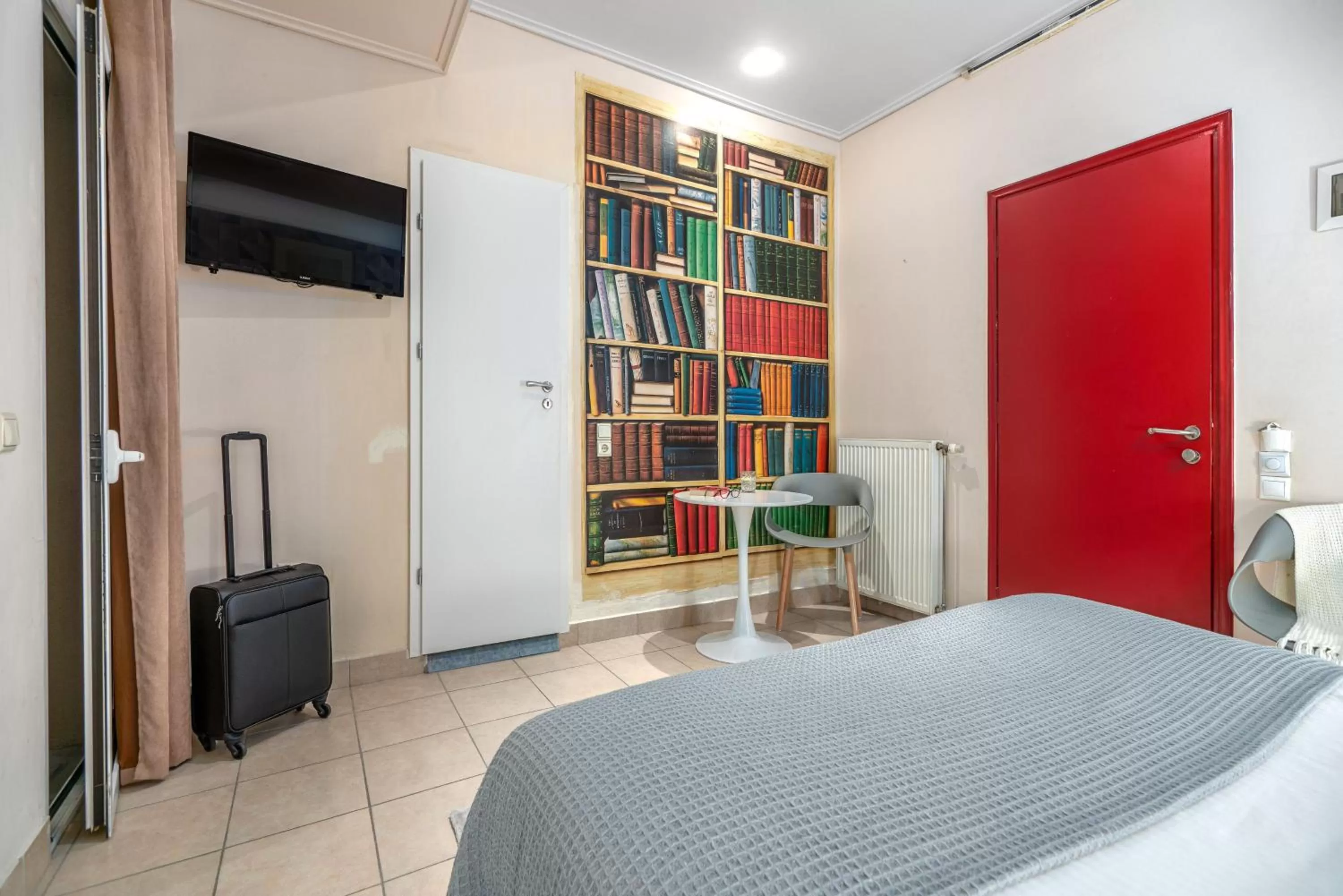 Library, Bed in Zen Hotel