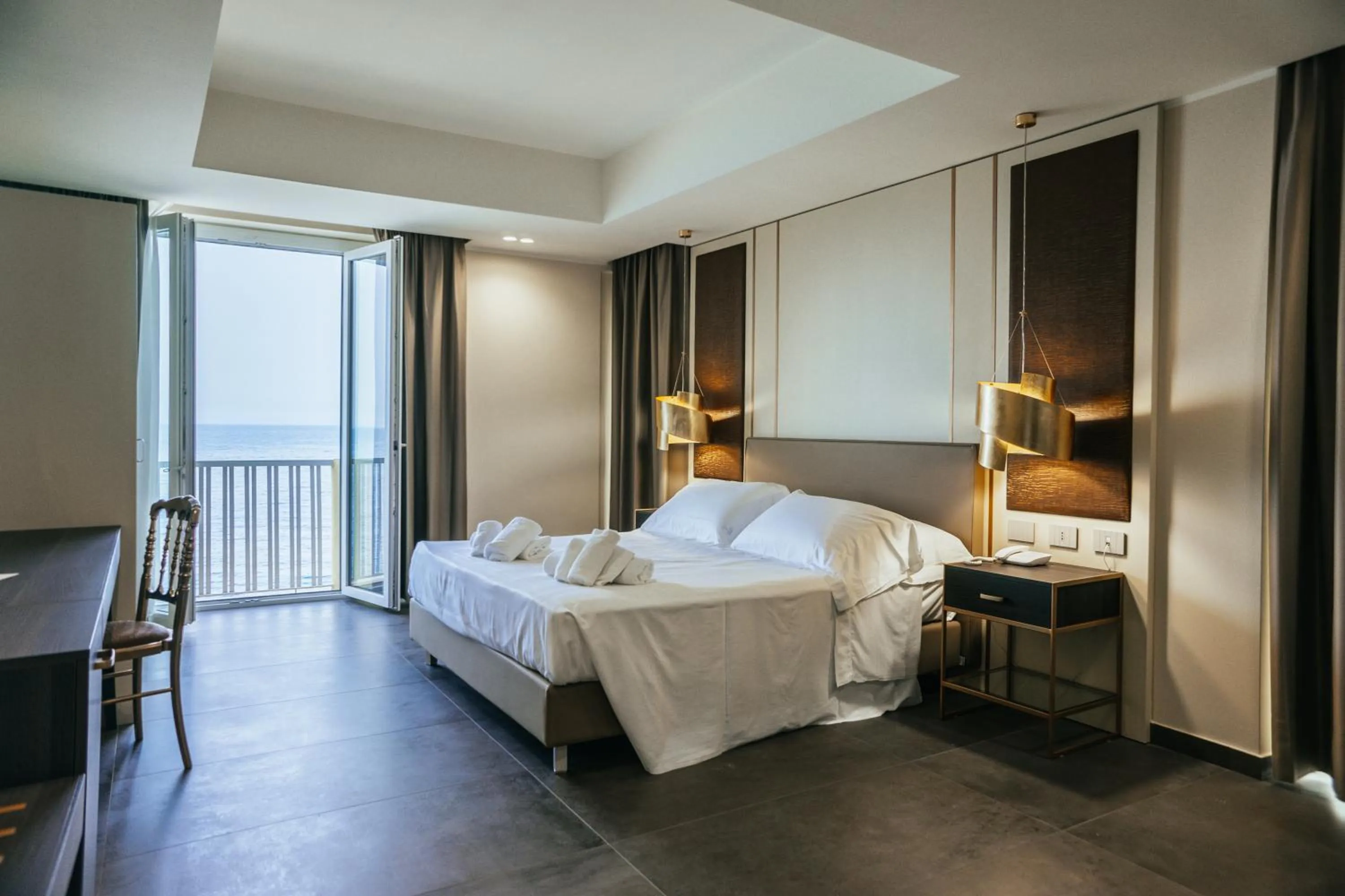 Photo of the whole room, Bed in Hotel Palace