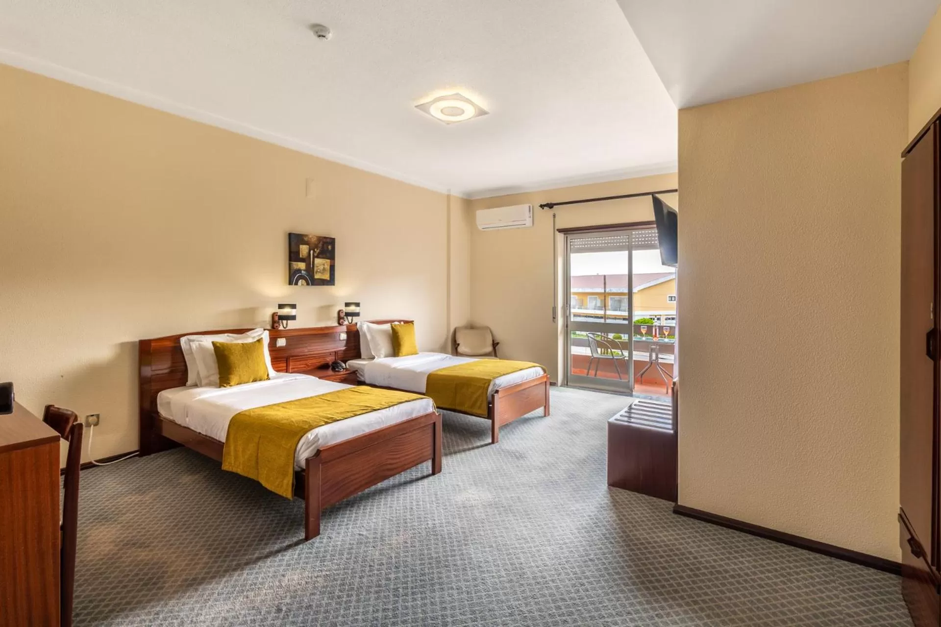 Bed in Hotel Colmeia