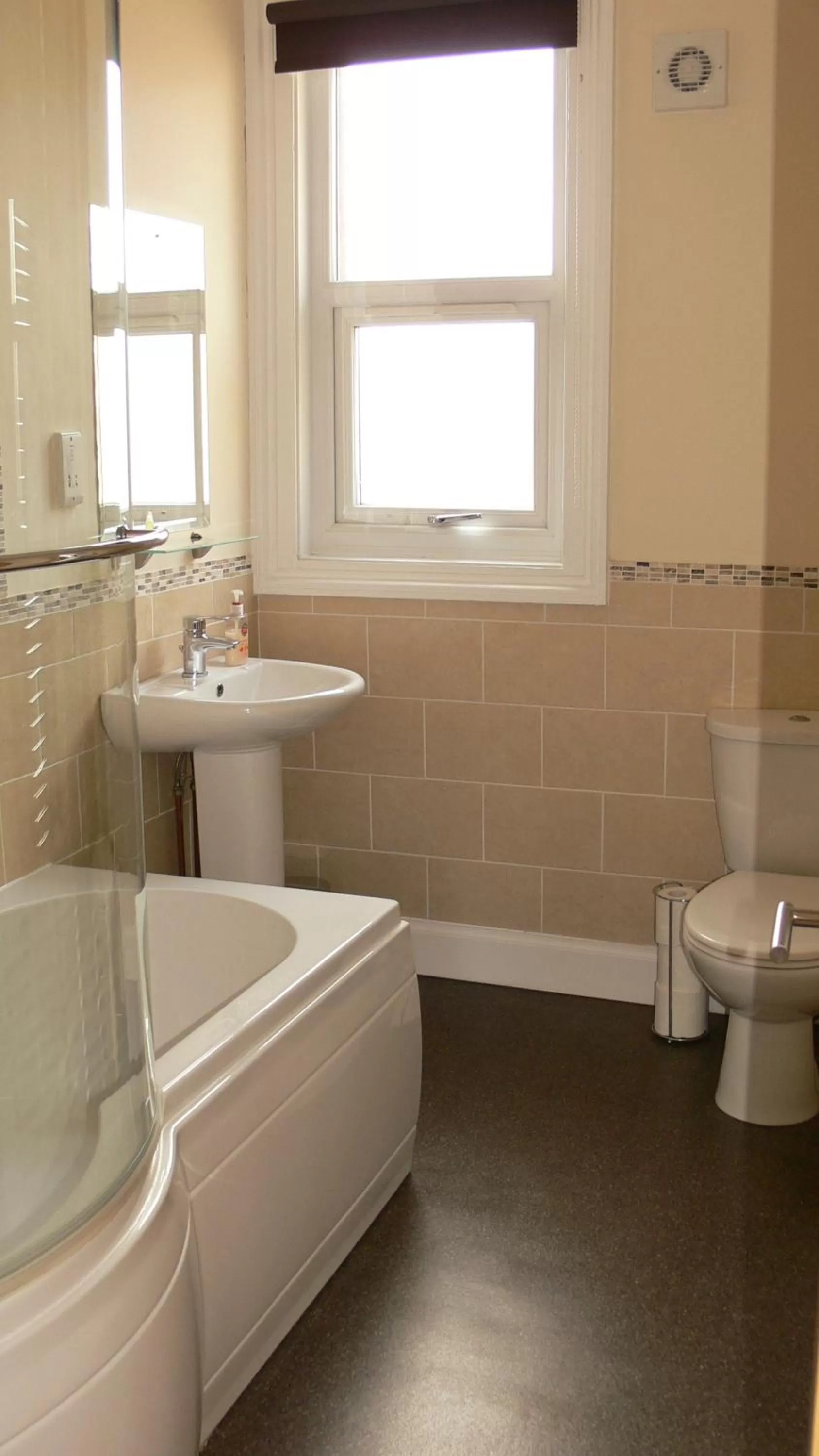 Bathroom in The Home Arms Guesthouse