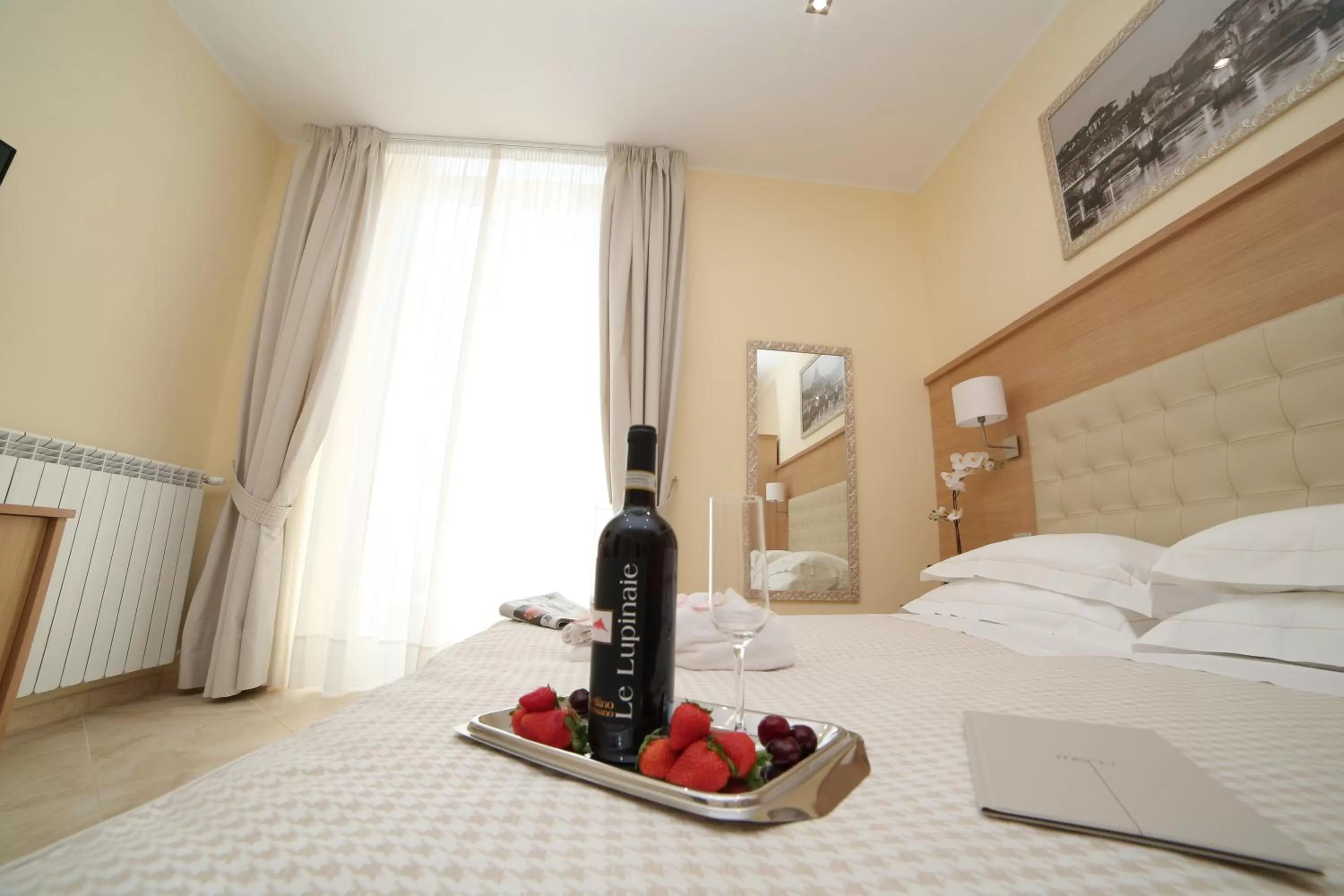 Bedroom, Bed in Esposizione Palace Hotel