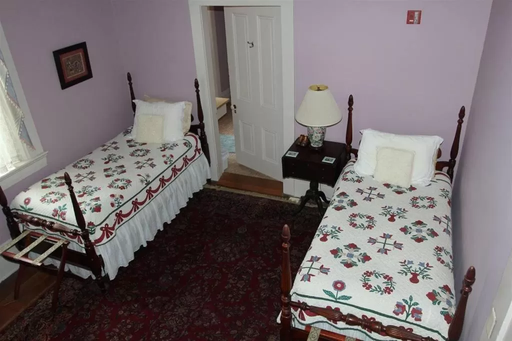 Photo of the whole room, Bed in Corners Mansion Inn - A Bed and Breakfast