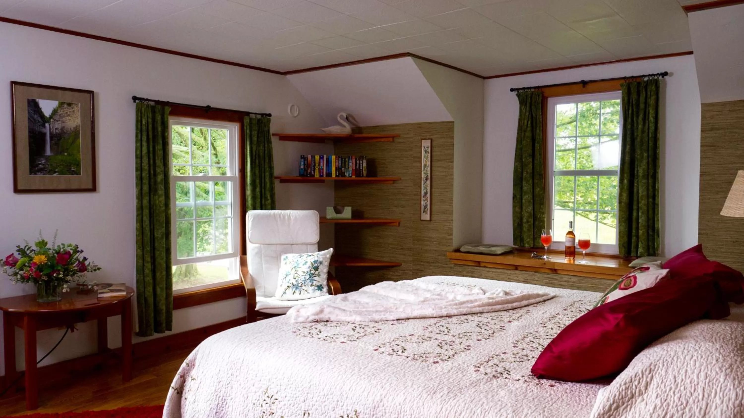 Enfield Manor Bed&Breakfast and Vacation Rental