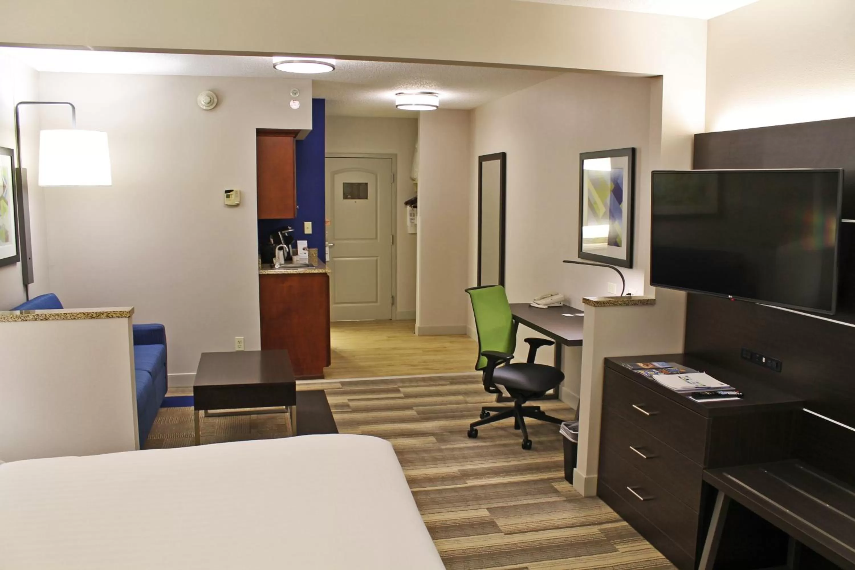 Photo of the whole room in Holiday Inn Express Hotel & Suites Cape Girardeau I-55 by IHG