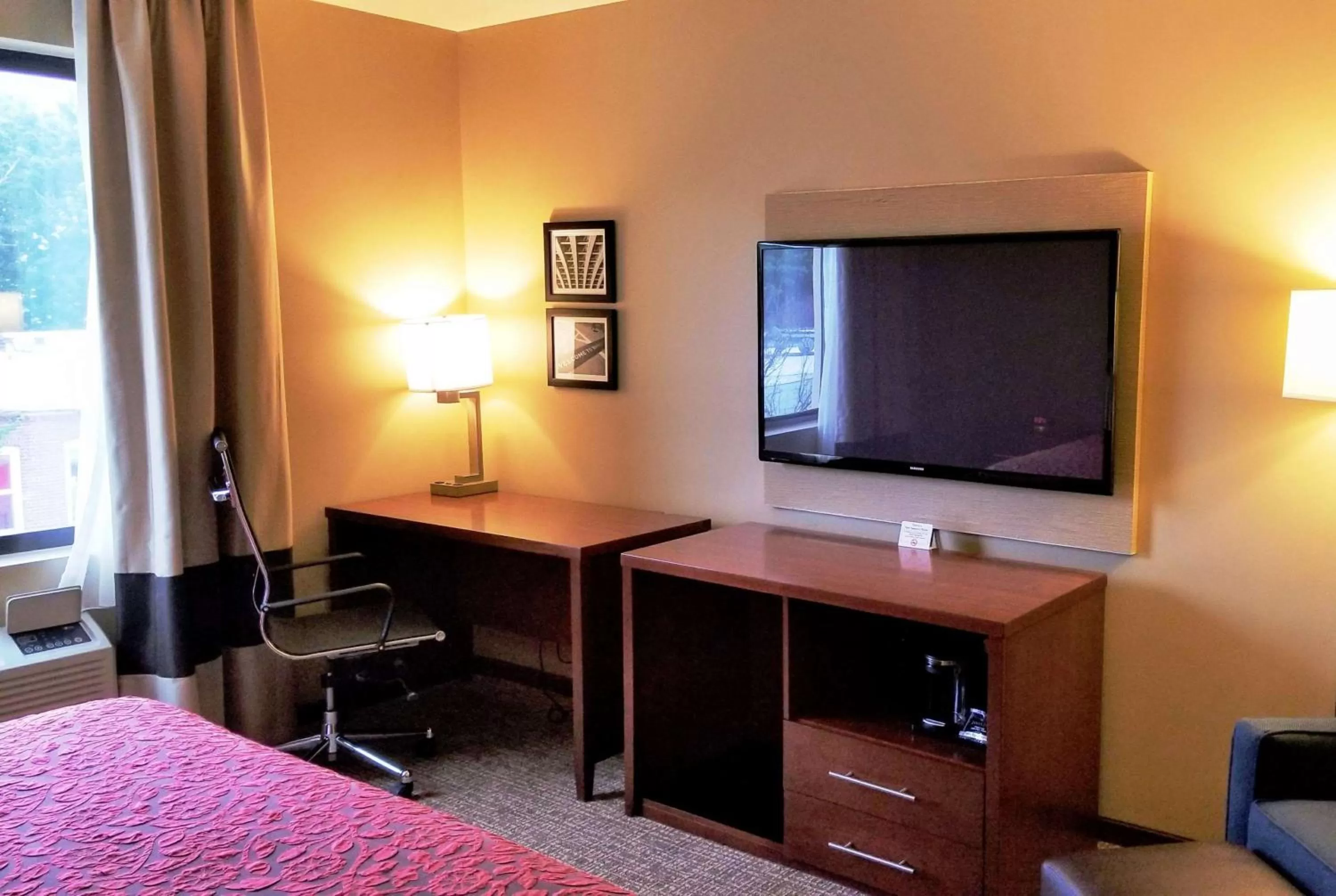 Photo of the whole room, Bed in Days Inn by Wyndham Brooklyn Marine Park