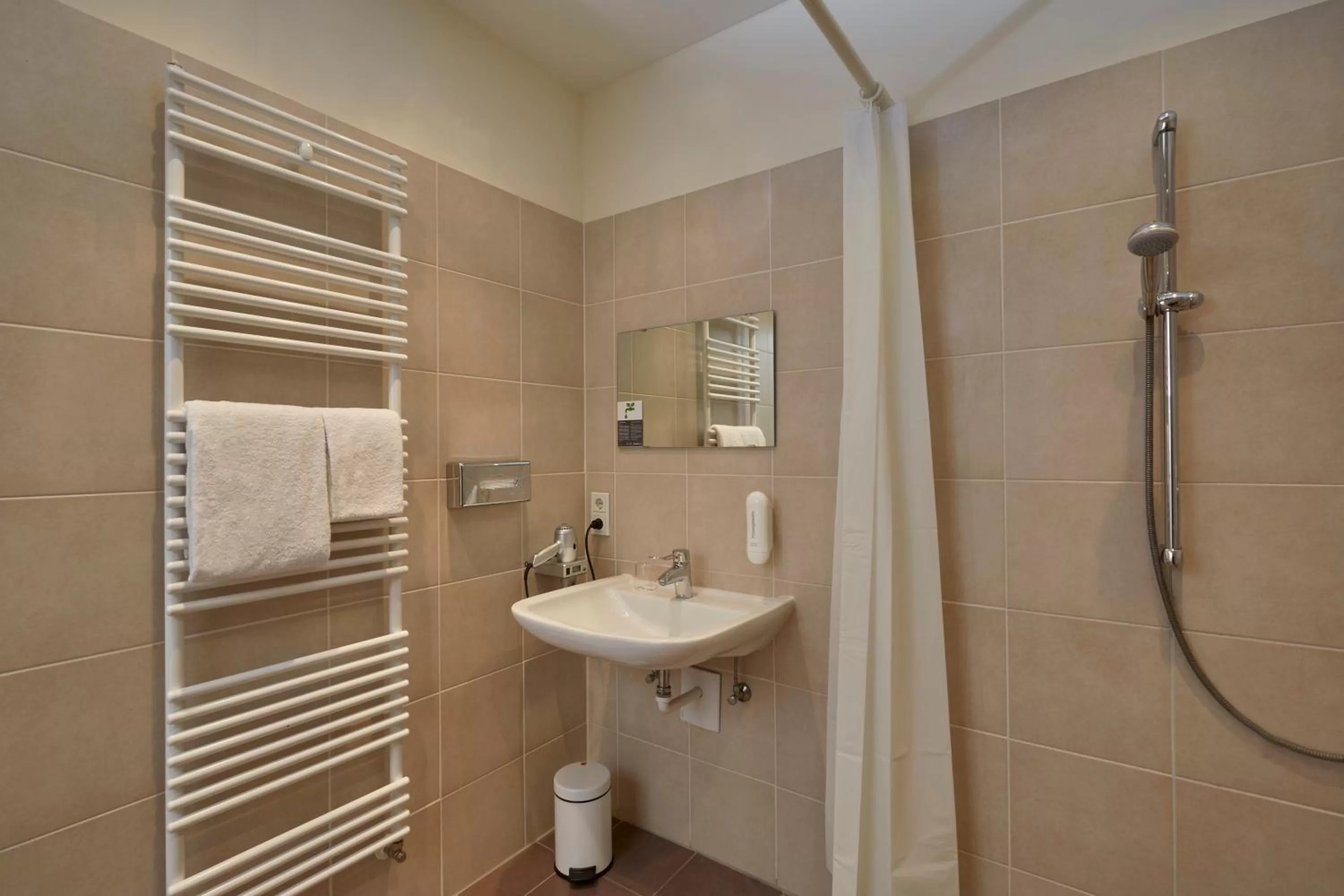 Area and facilities in H+ Hotel München