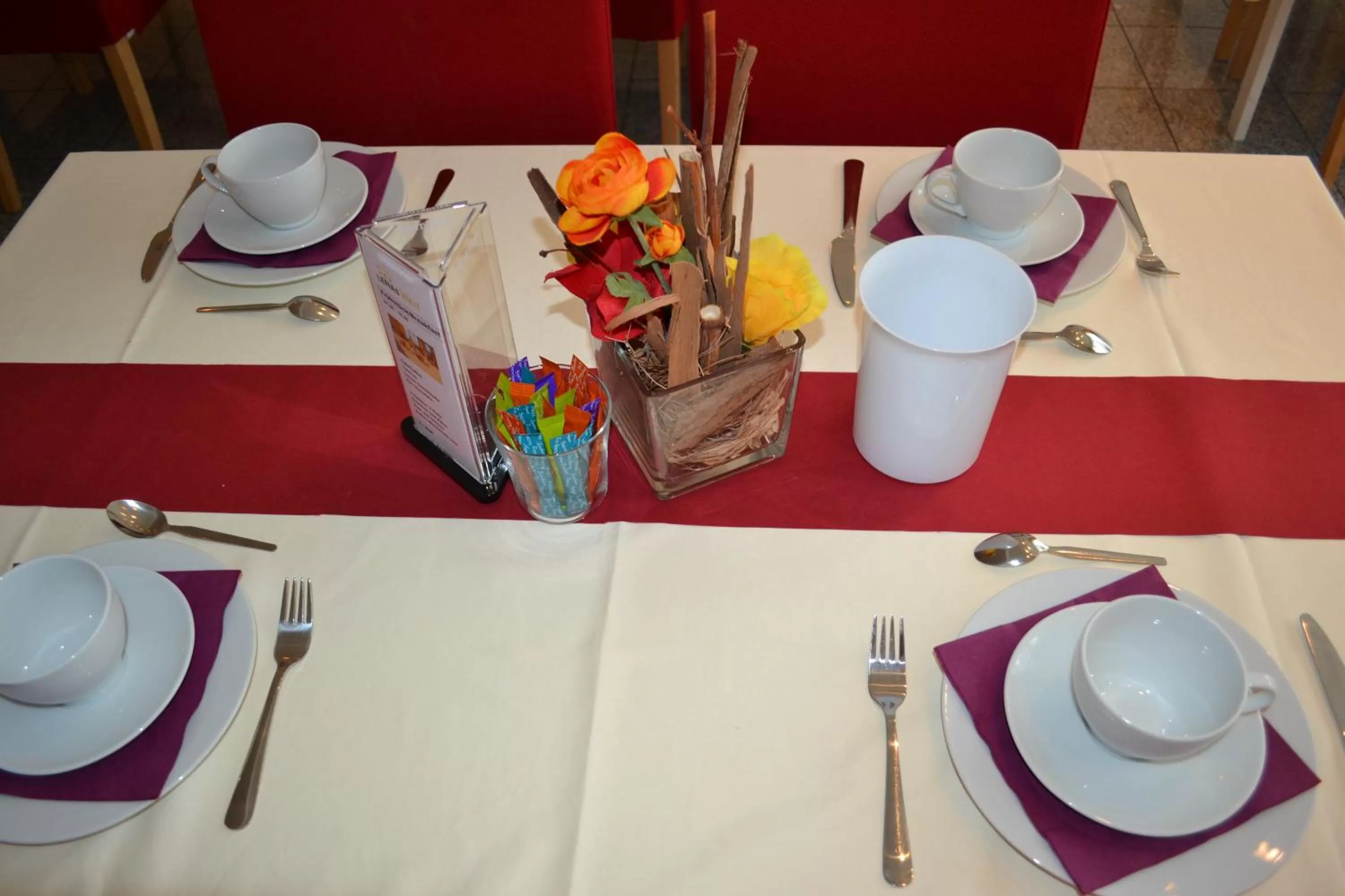 Restaurant/places to eat in Lenas West Hotel