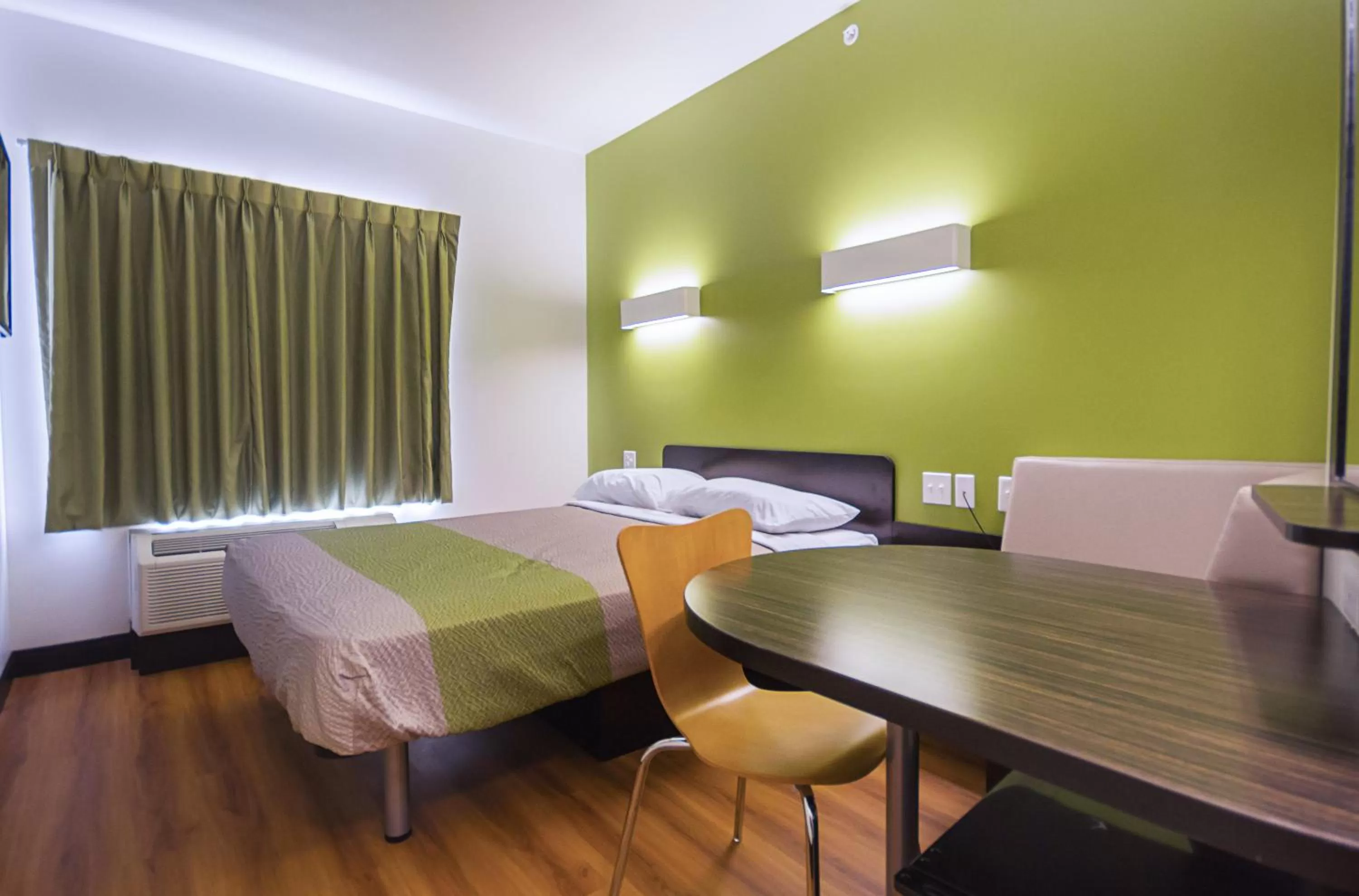 Bedroom, Bed in Motel 6-South Bend, IN - Mishawaka