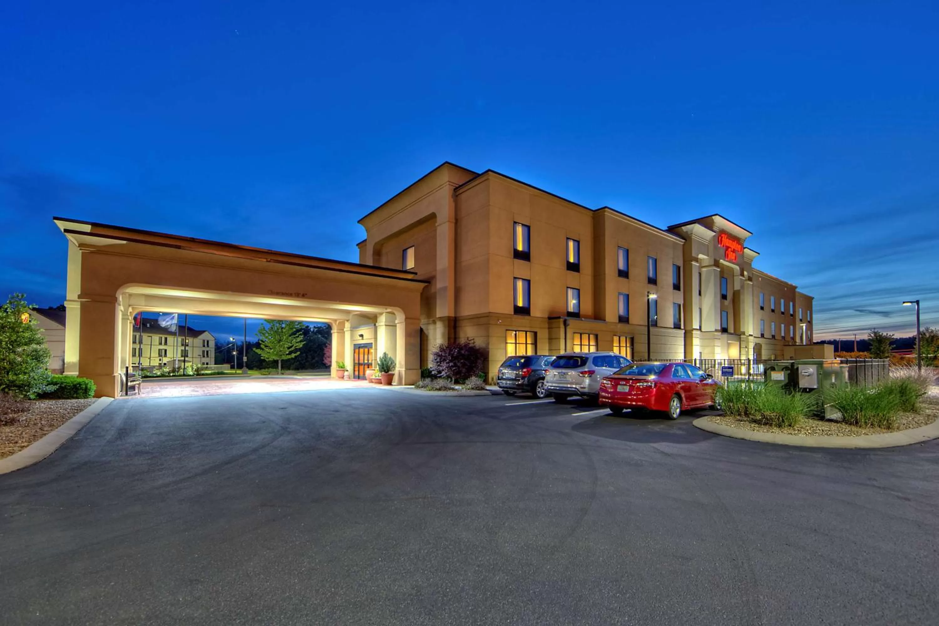 Property building in Hampton Inn Crossville