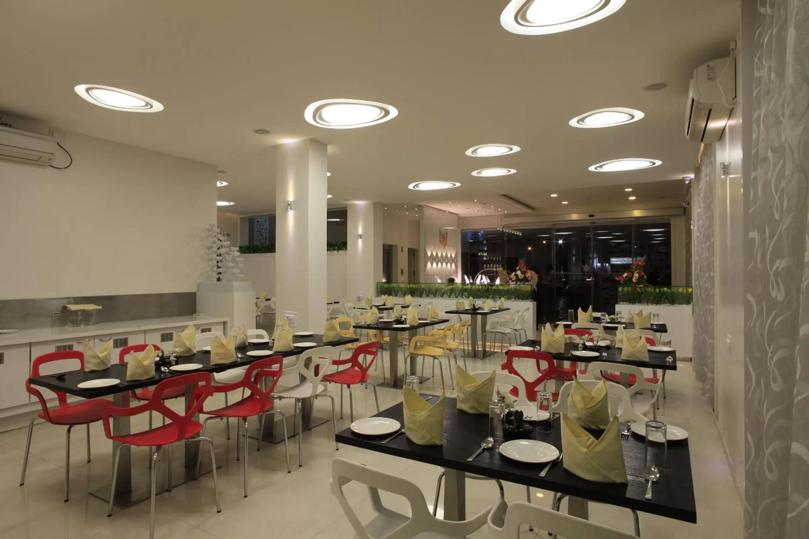 Restaurant/places to eat in Hotel Sai Mahal