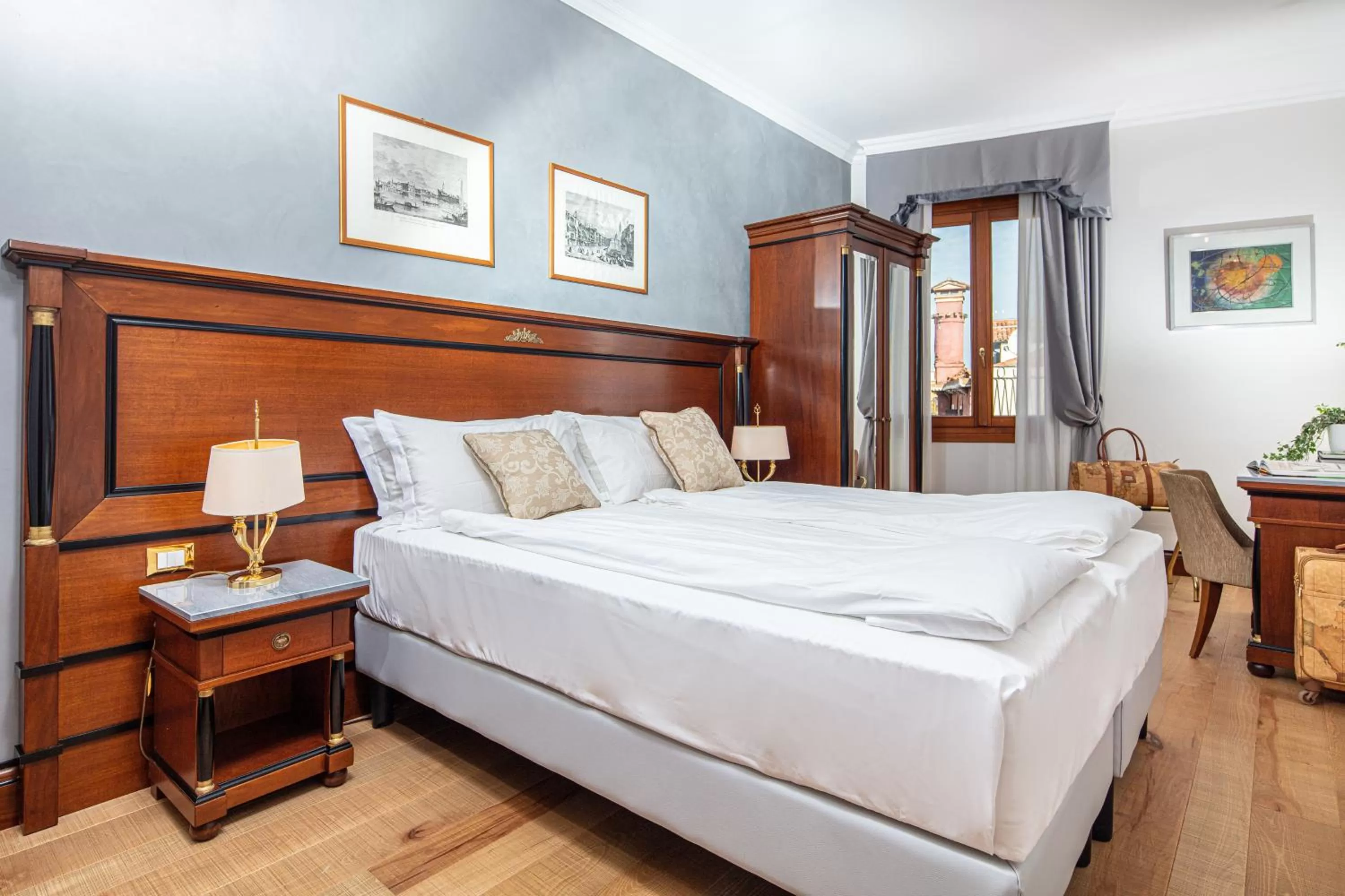 Deluxe Double Room with Canal View in All’Angelo Art Hotel