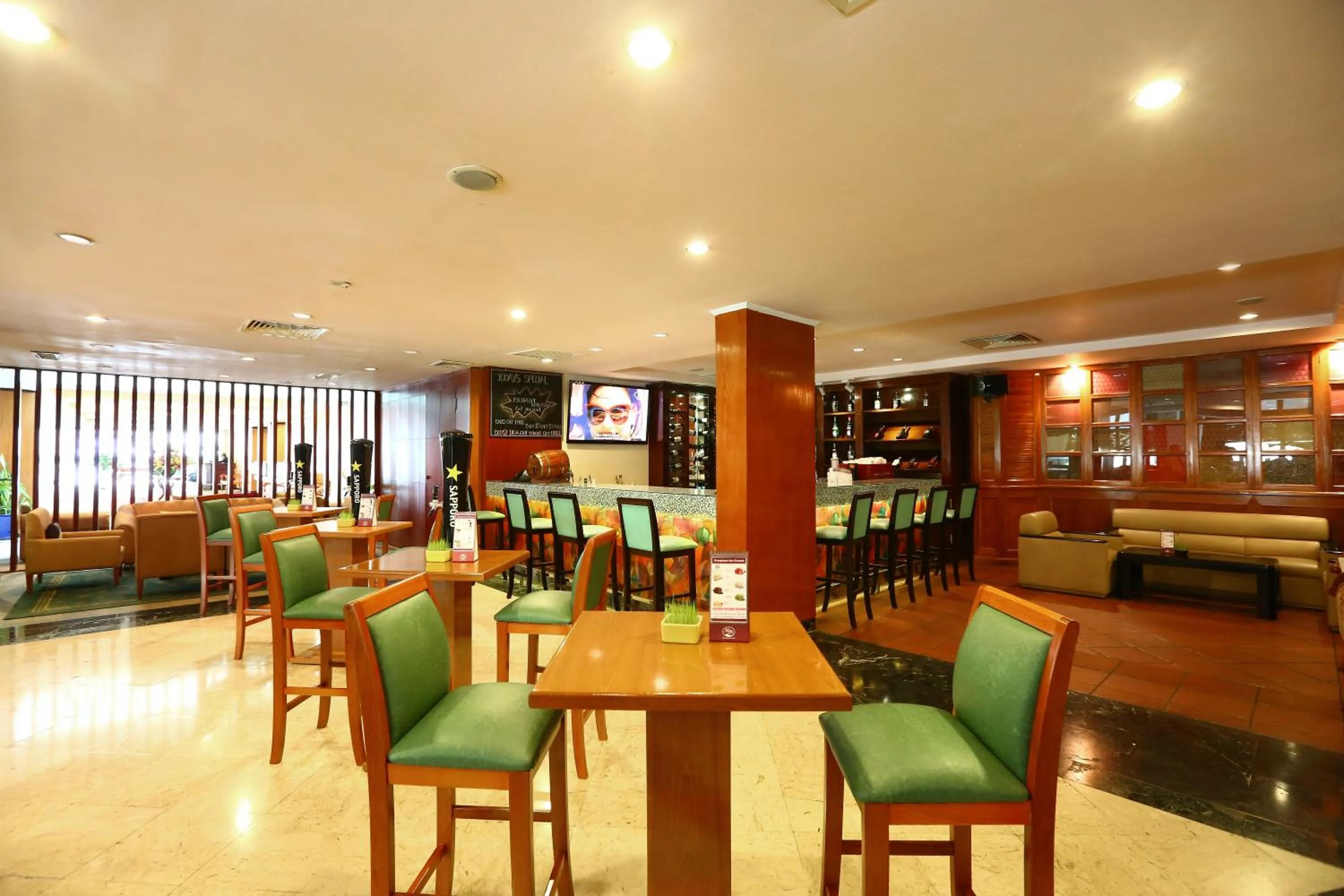 Lounge or bar in Ramana Saigon Hotel