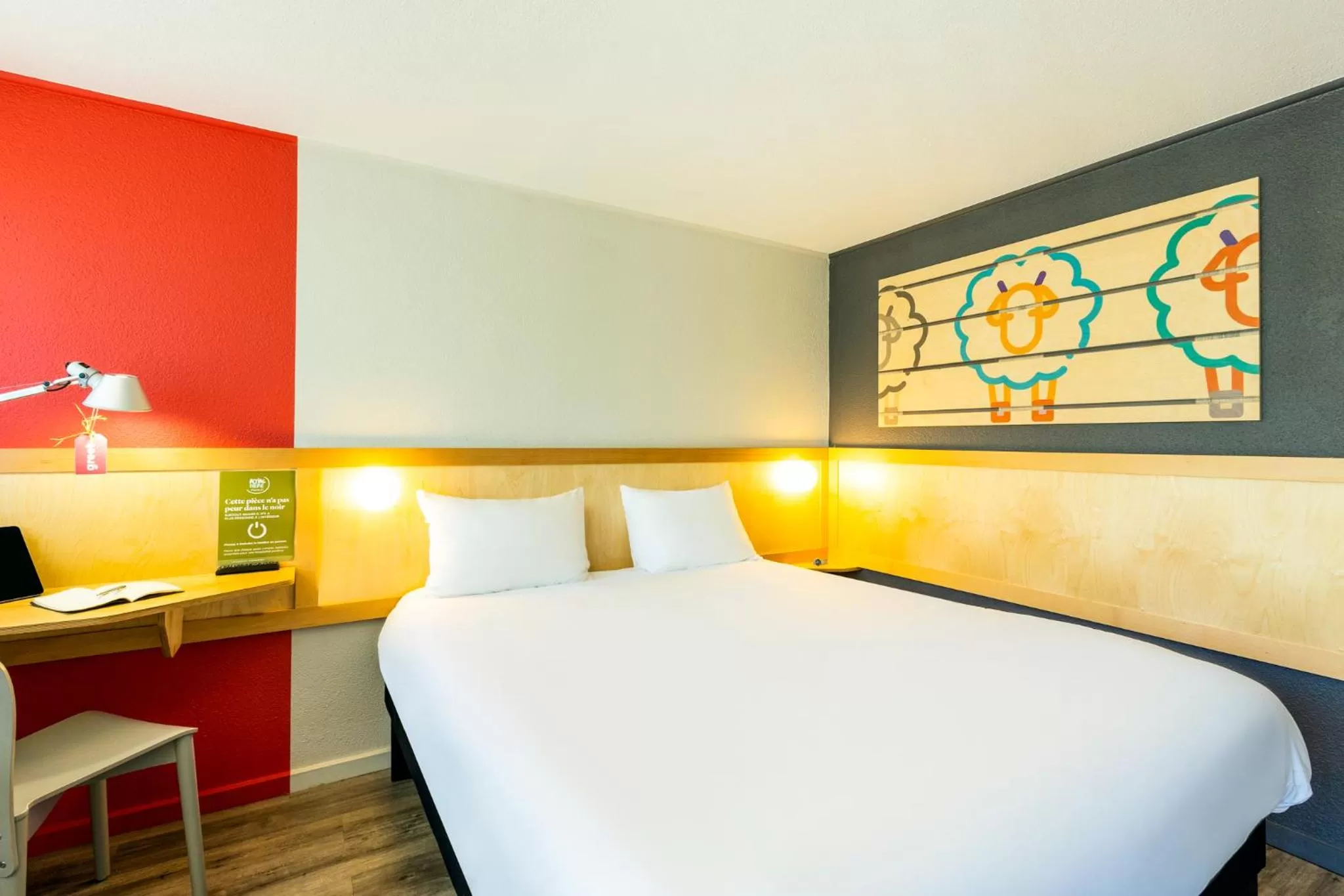 Bed in greet hôtel Angoulême