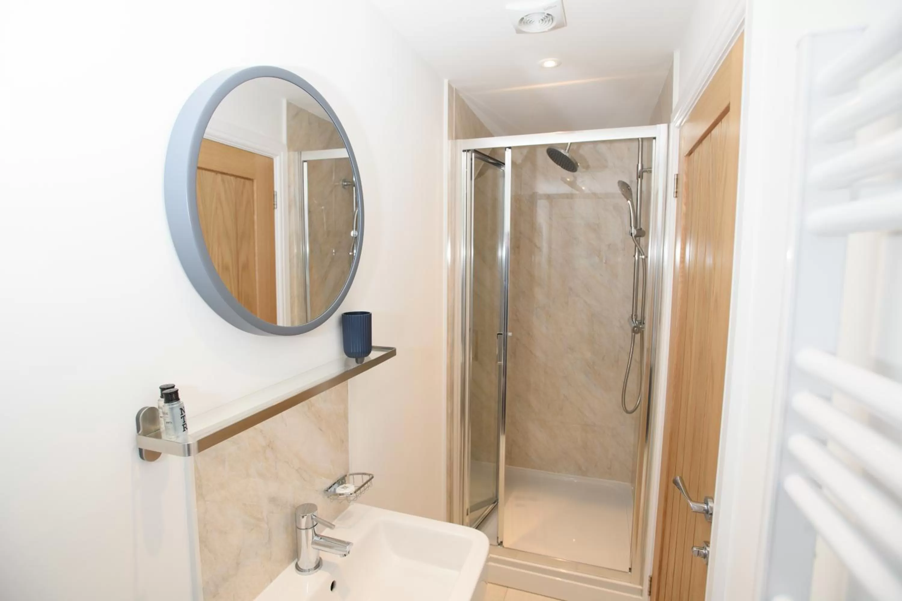 Shower in Tavmar Accommodation