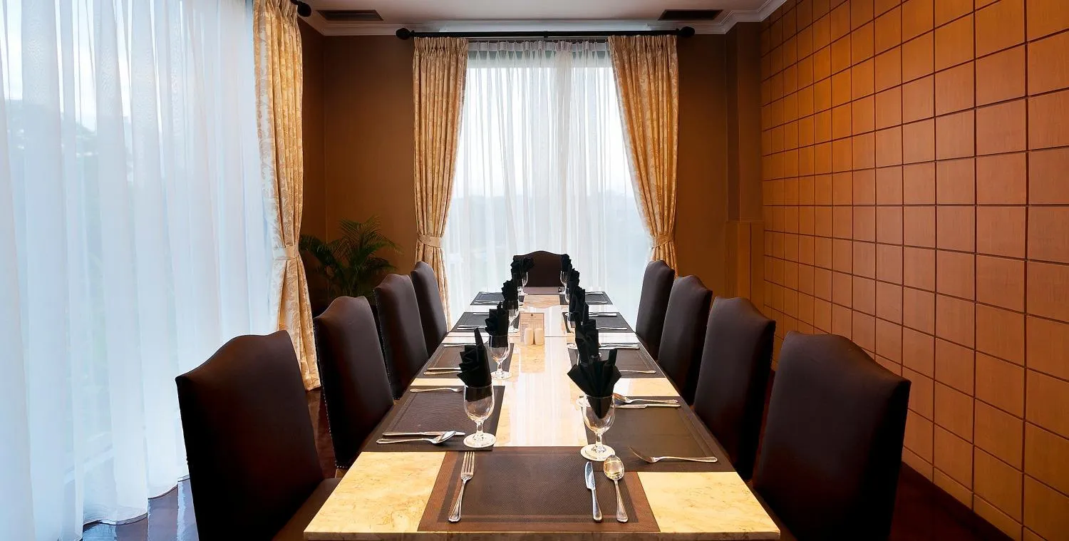 Restaurant/places to eat in Royal Kuningan