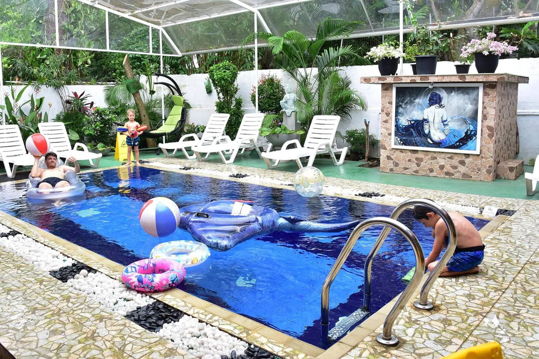 Swimming pool in Colombo Villa