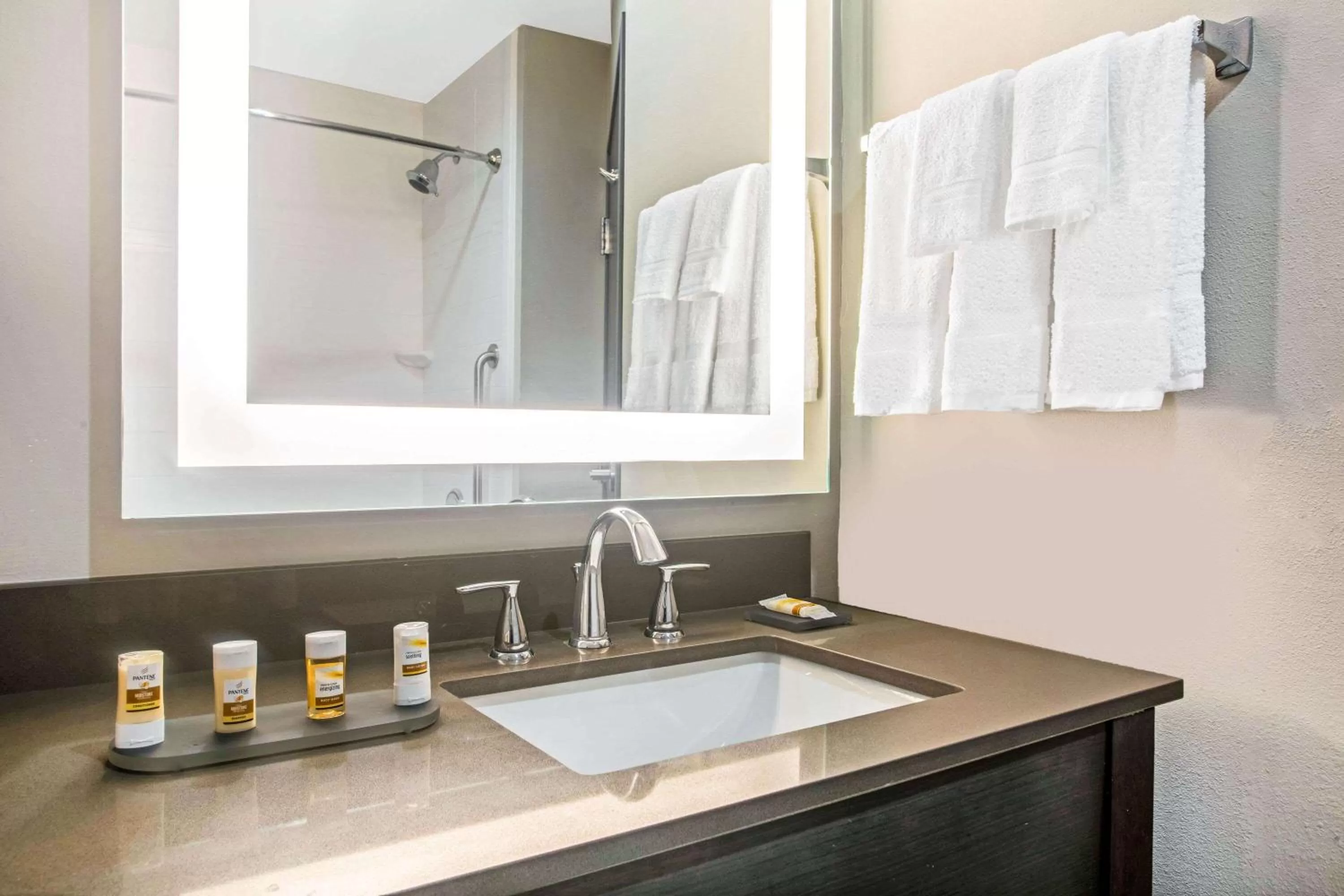 Bathroom in La Quinta by Wyndham Ponca City