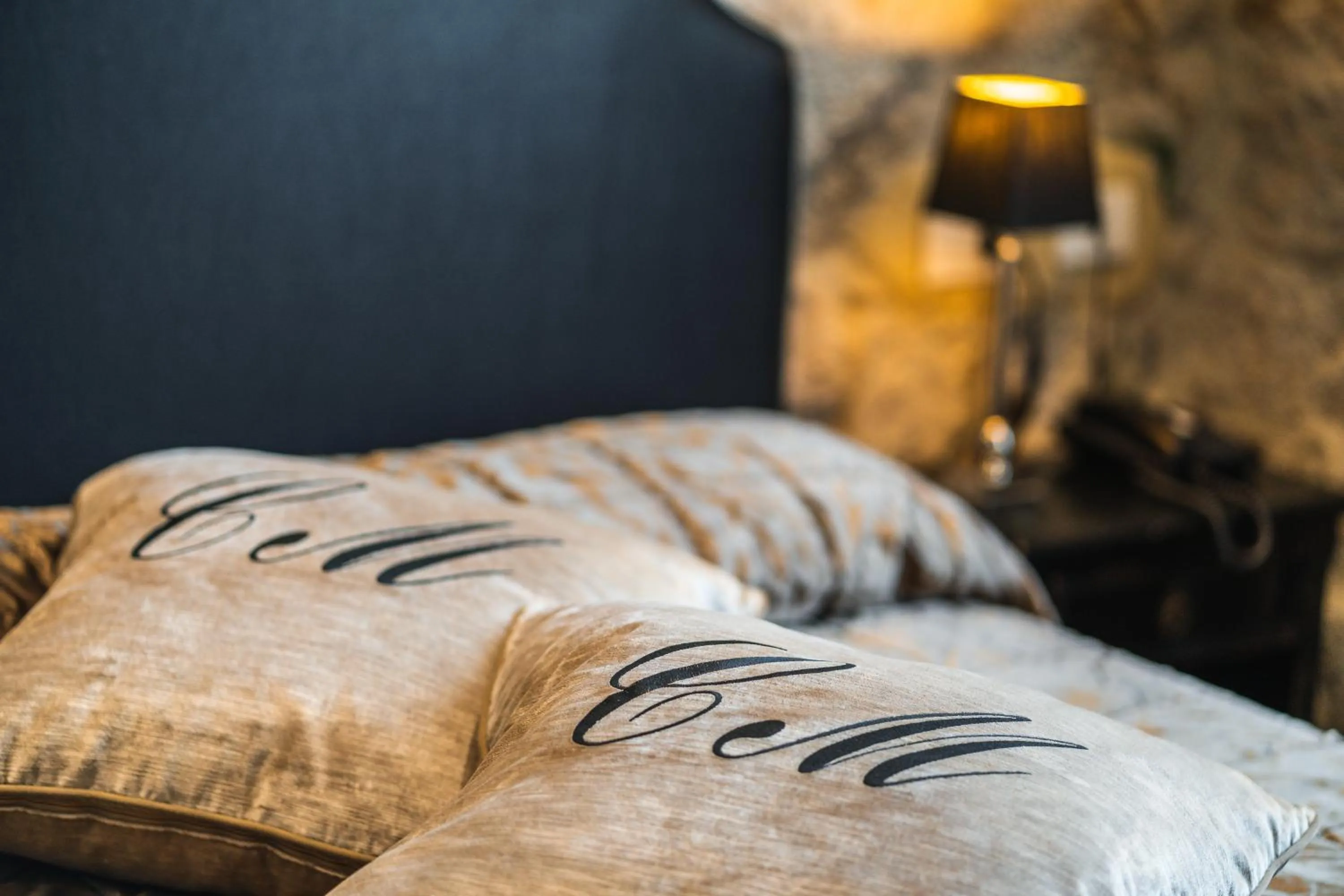 Decorative detail, Bed in La Locanda Del Conte Mameli - Boutique Hotel & Suite SPA