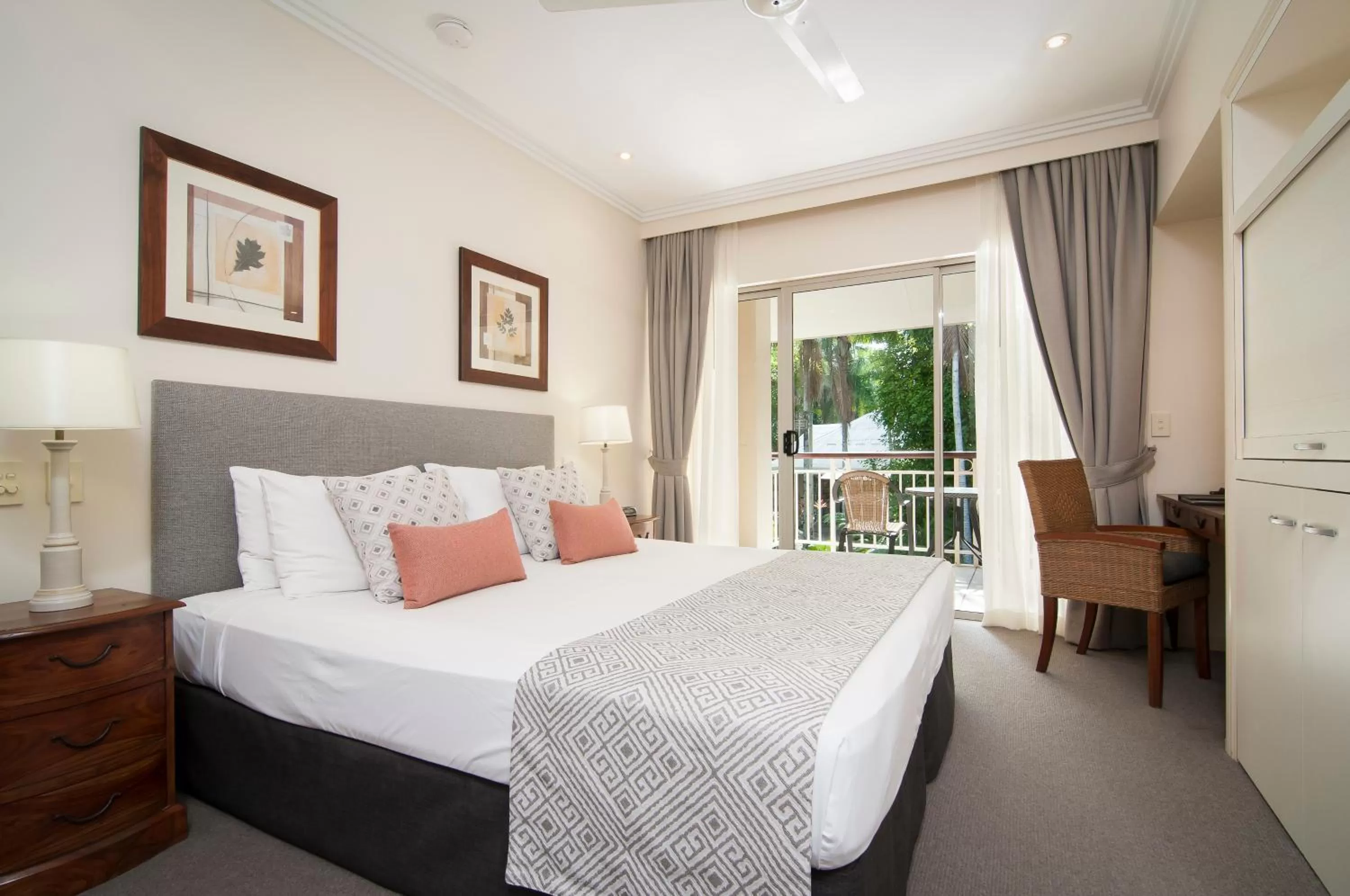Bedroom, Bed in Paradise Links Resort Port Douglas
