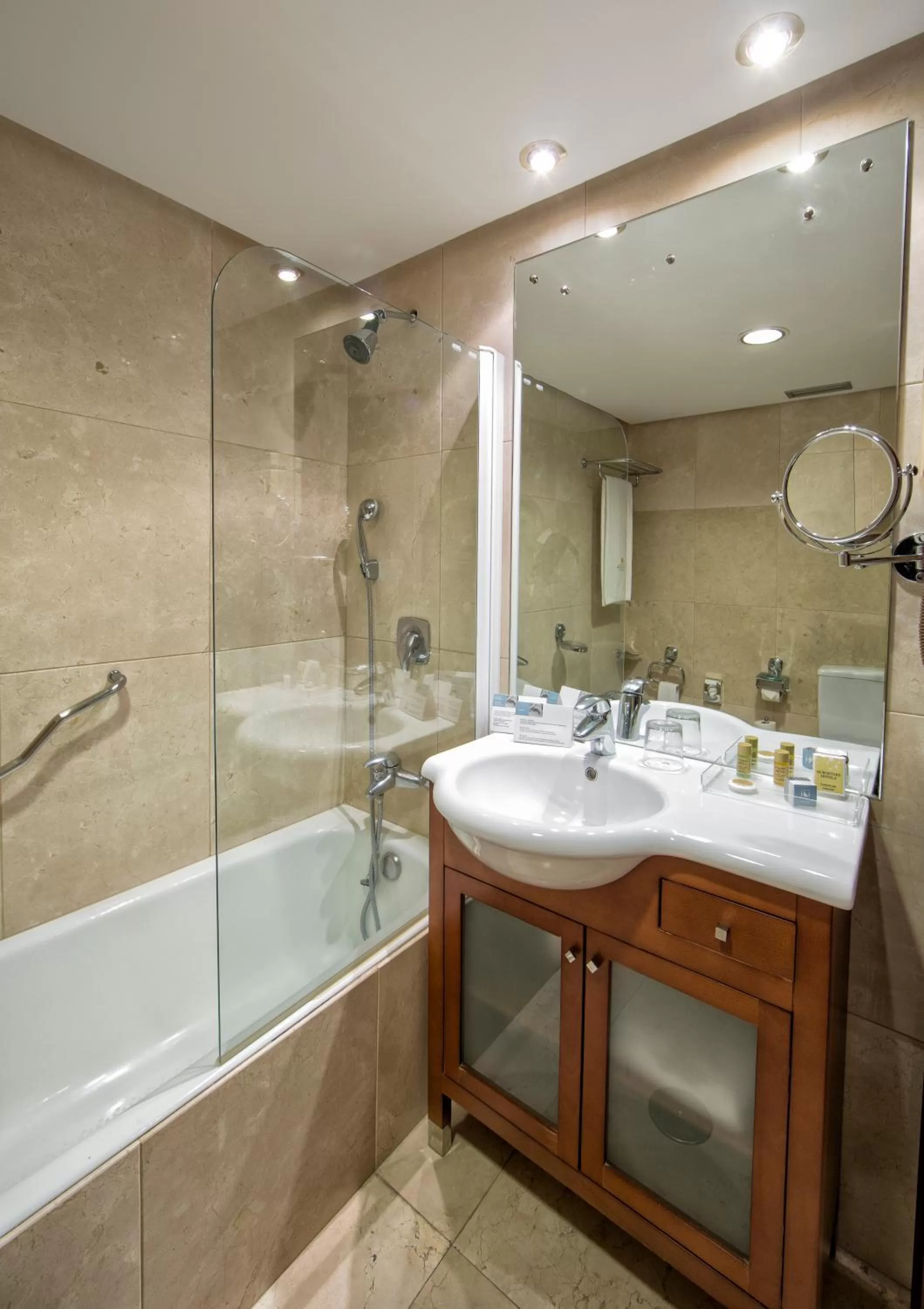 Bathroom in Eurostars Araguaney