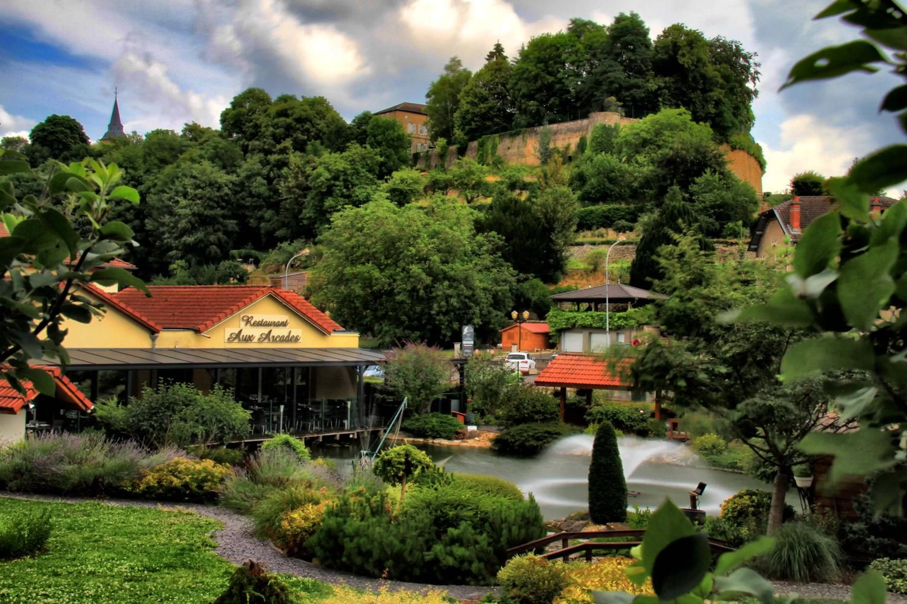 Garden in Hôtel Aster Restaurant Aux Arcades