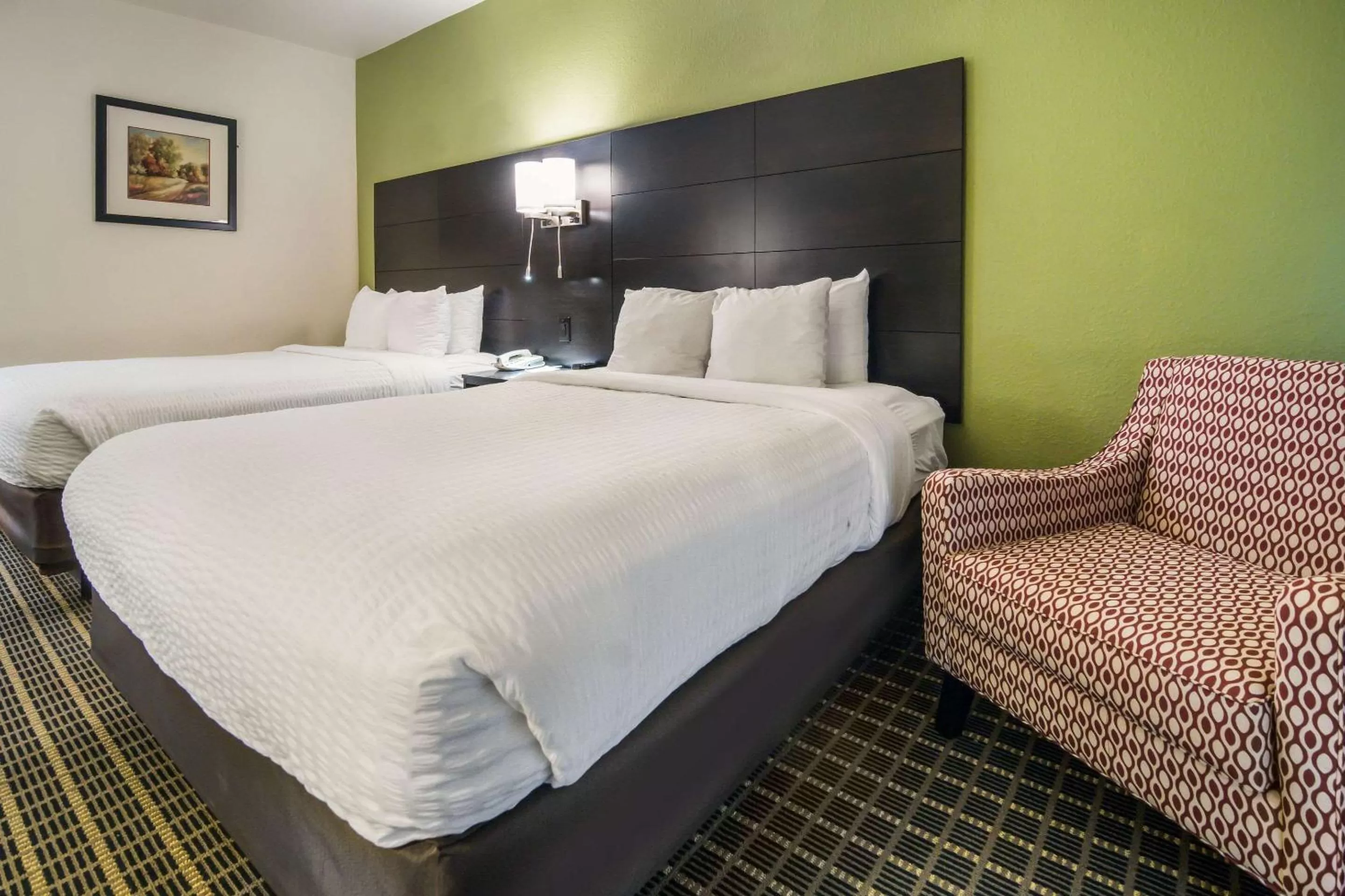 Photo of the whole room, Bed in Clarion Inn & Suites Weatherford South