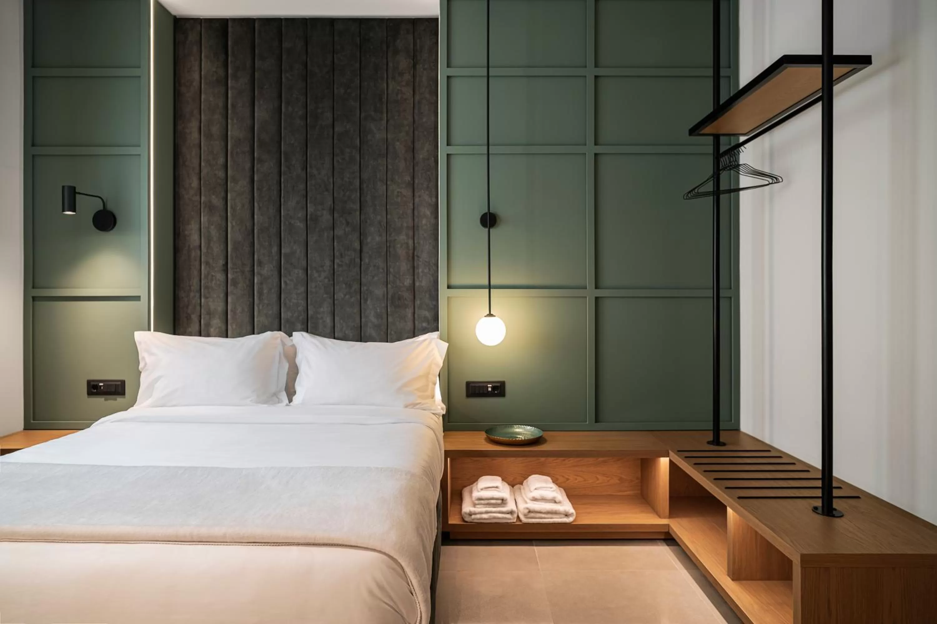 Bed in Bob W Athens Akadimia