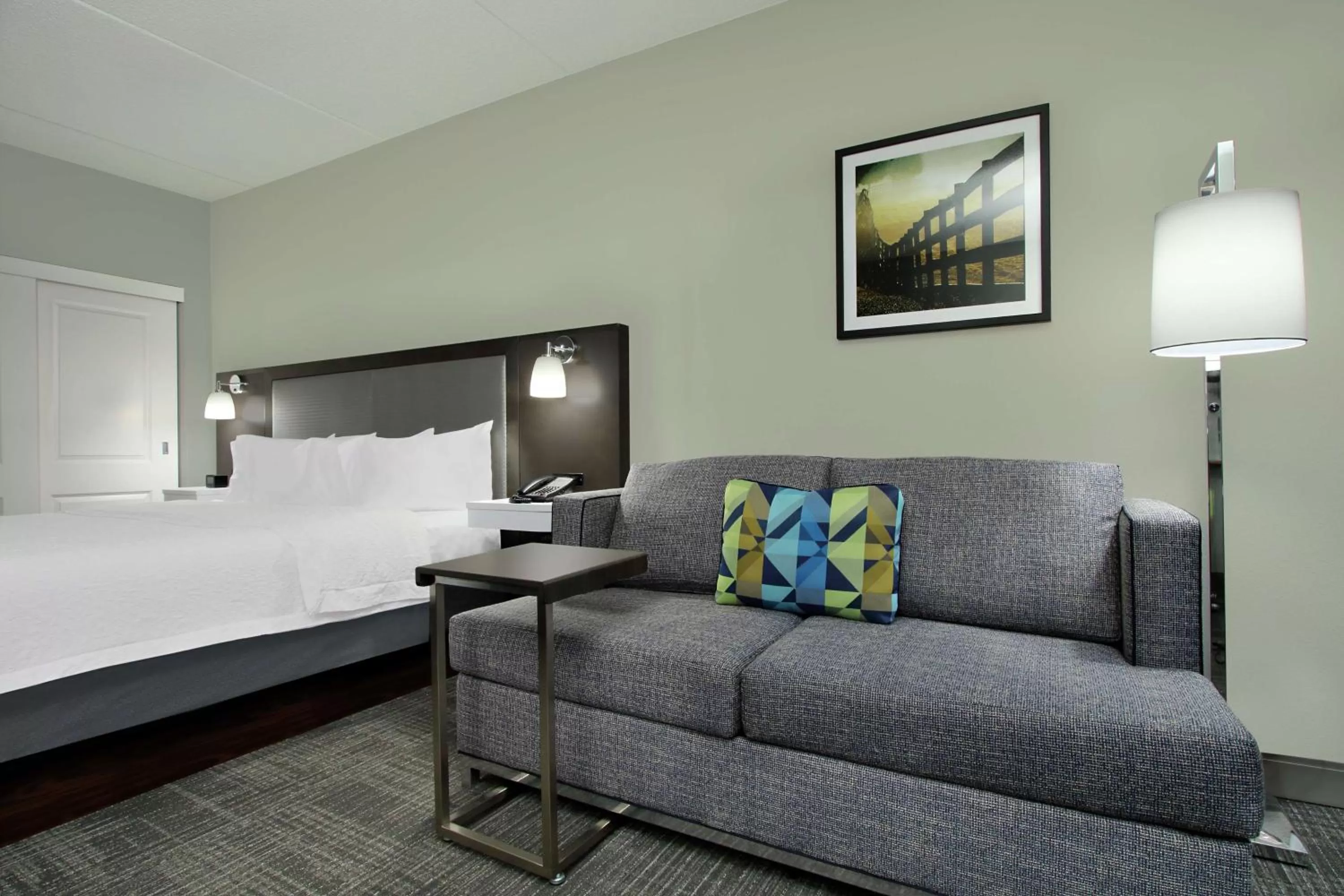 Living room, Bed in Hampton Inn Hagerstown-Maugansville