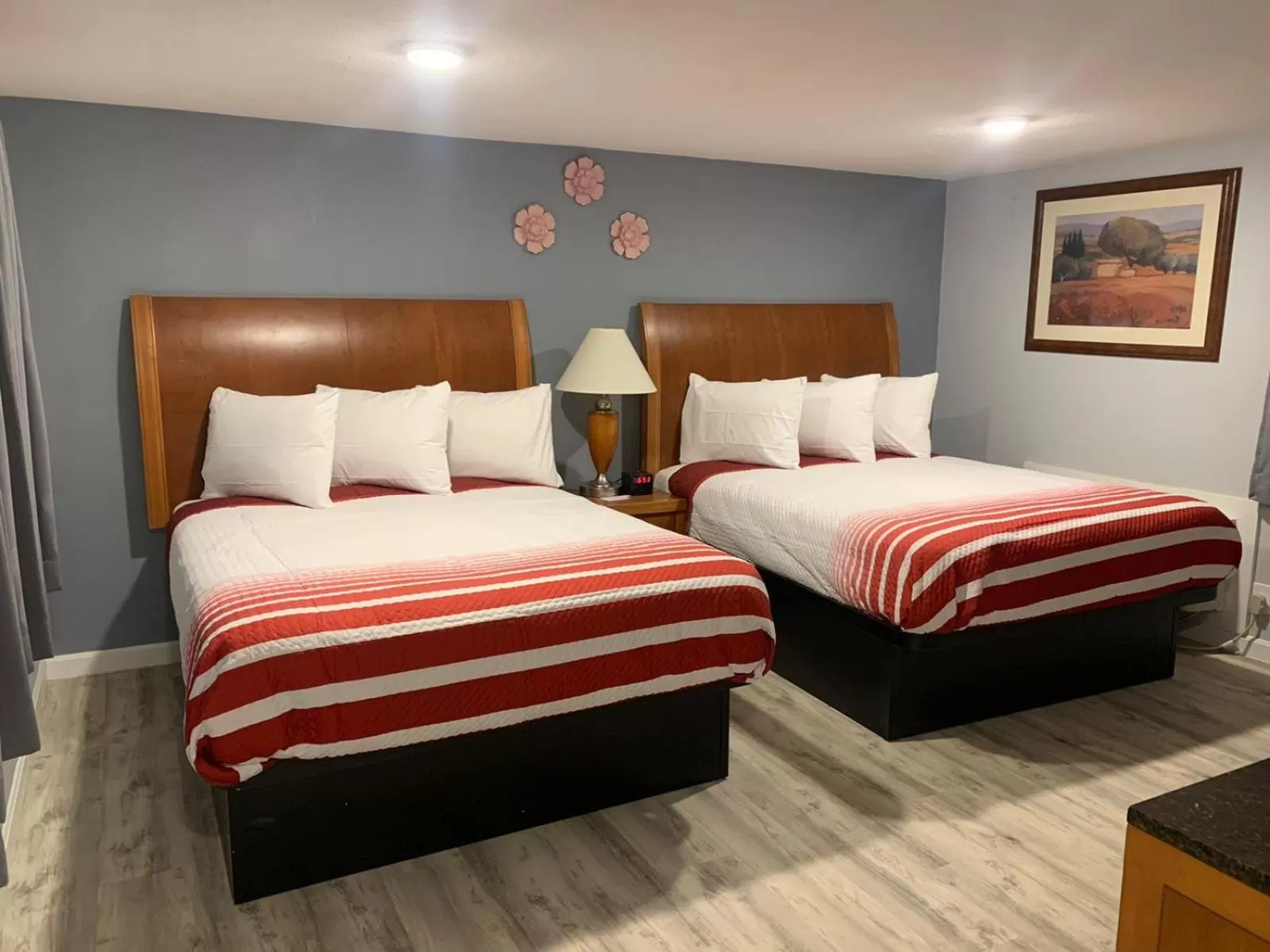 Bed in The Minuteman Inn Acton Concord Littleton