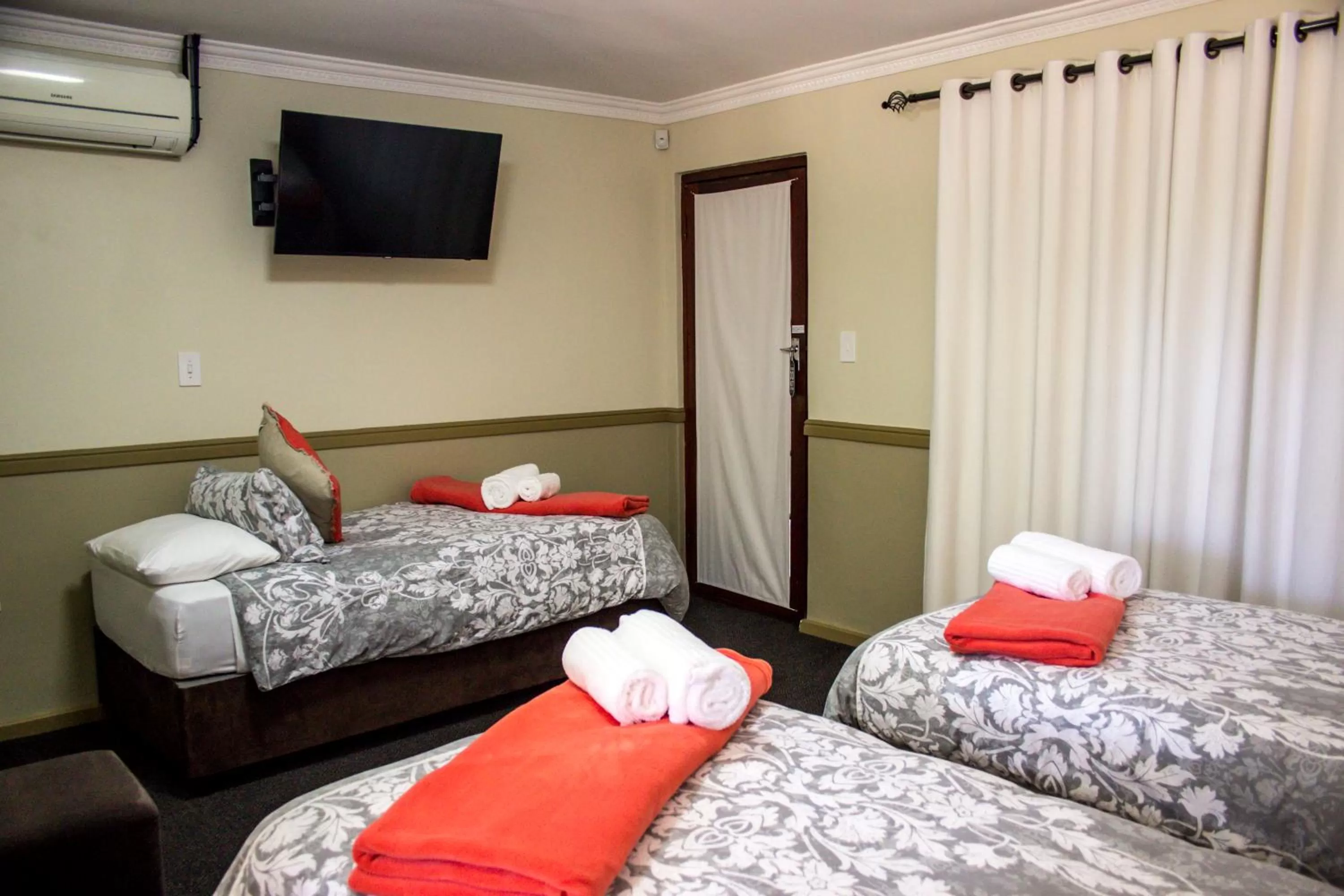 Bedroom, Bed in Victoria Heights B&B