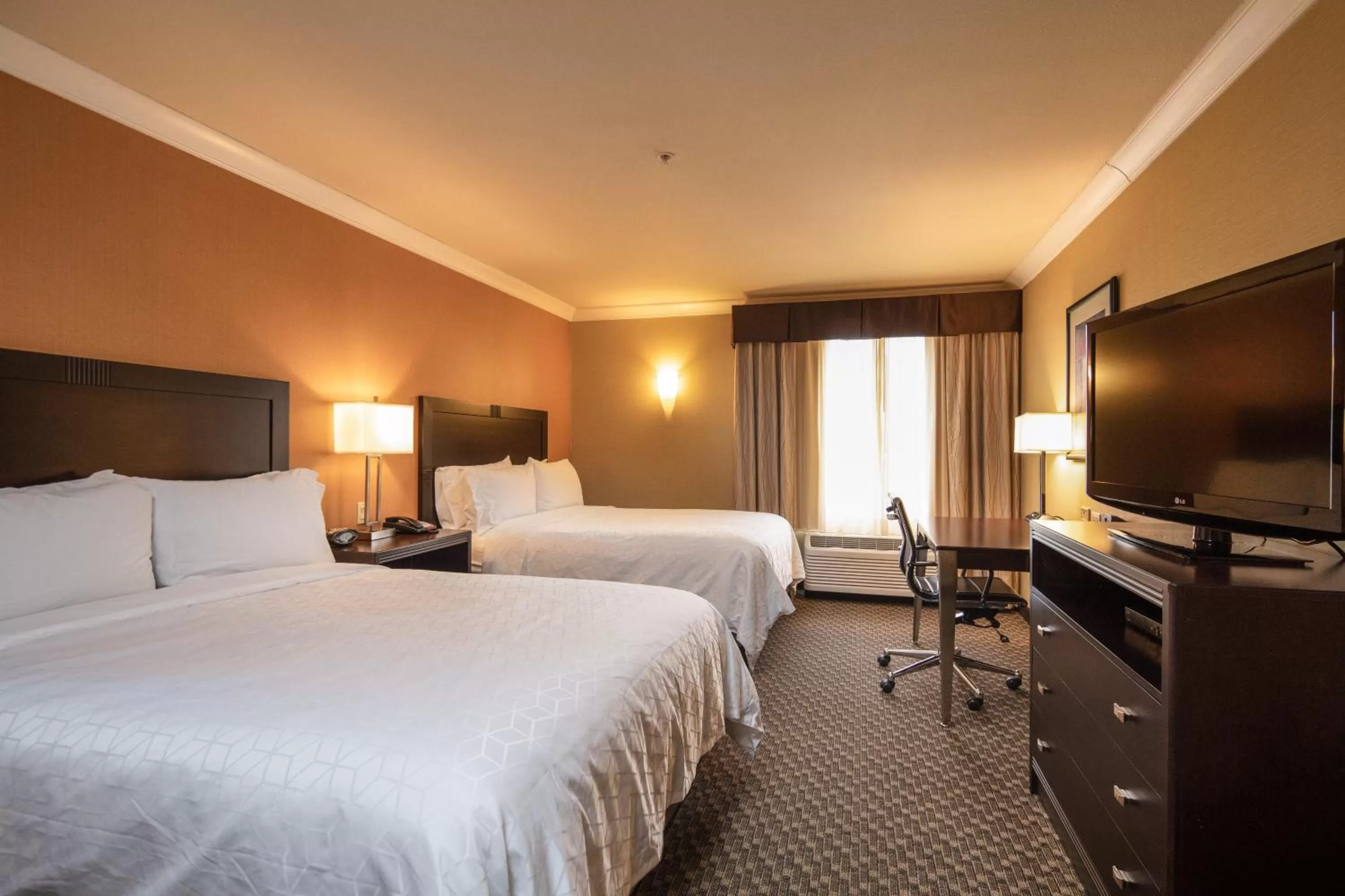 Photo of the whole room, Bed in Holiday Inn Express Castro Valley - I-580 by IHG