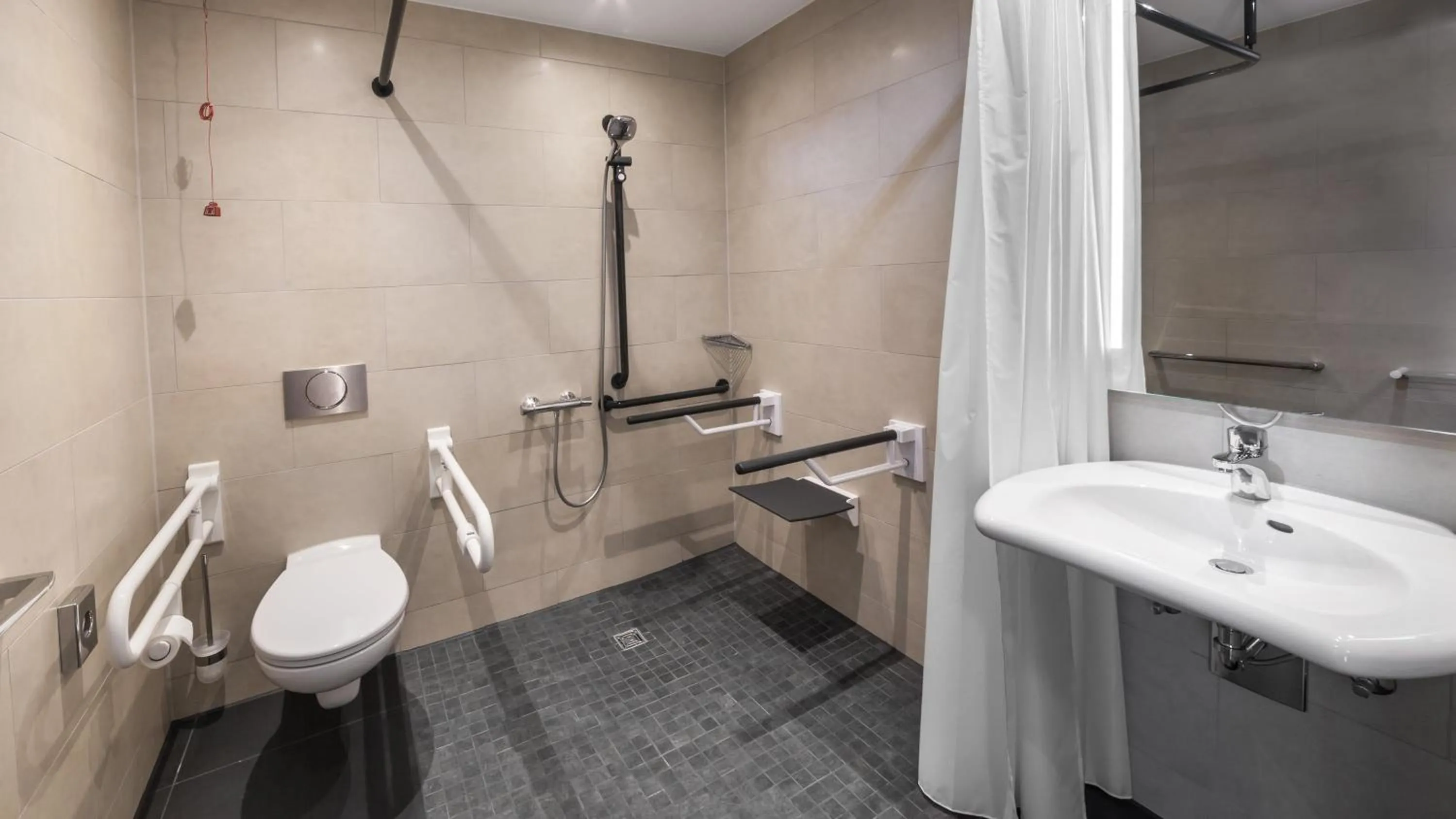 Bathroom in Holiday Inn Munich - City East, an IHG Hotel