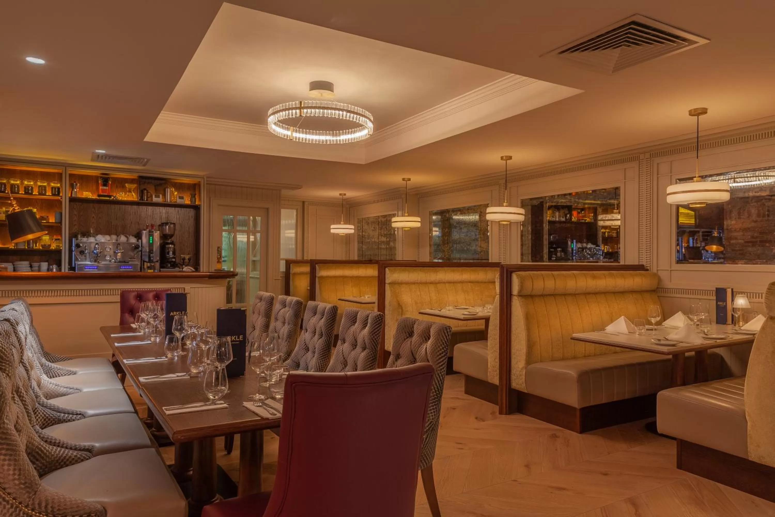 Restaurant/places to eat in Glenroyal Hotel