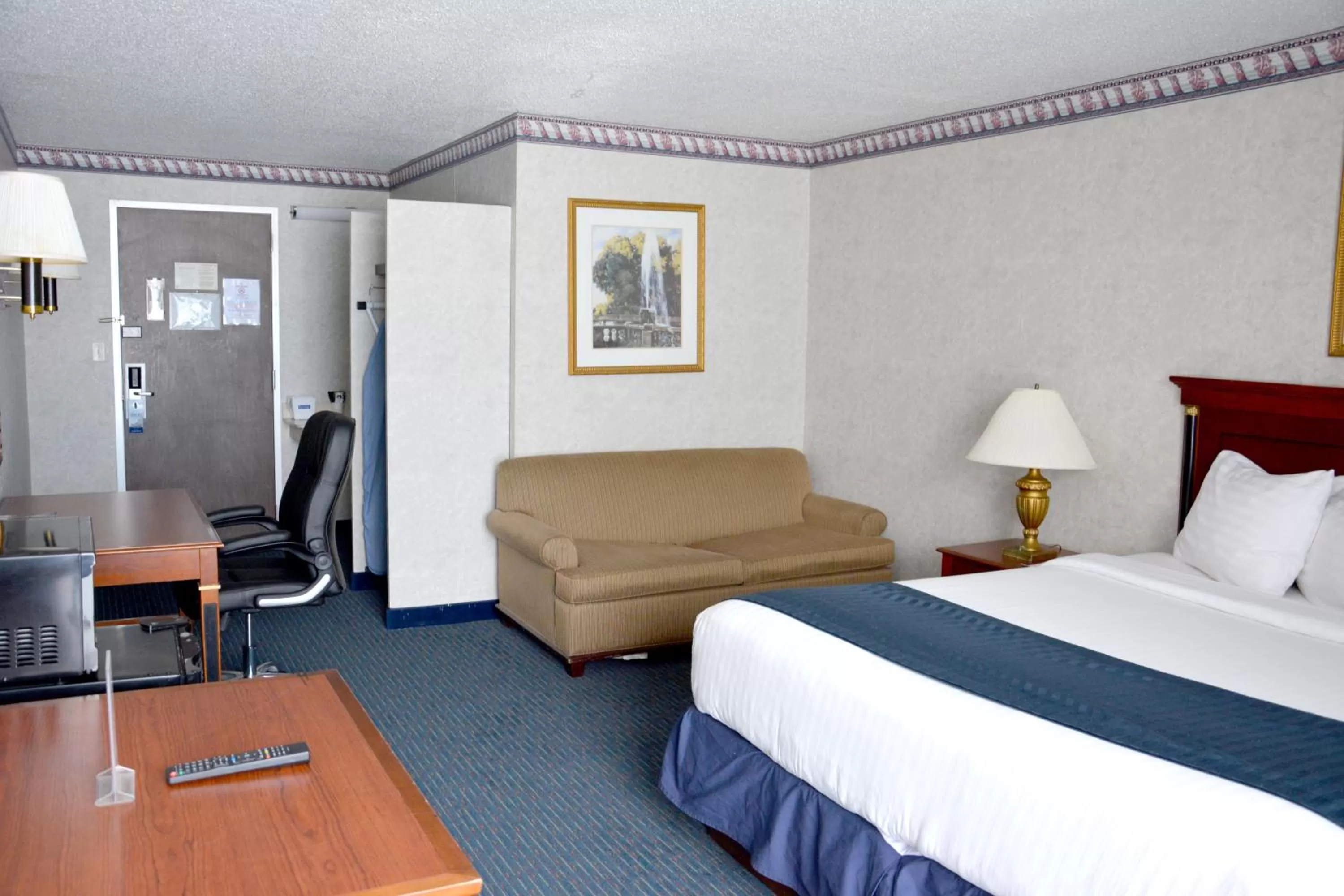 Photo of the whole room, Bed in Travelodge by Wyndham Milwaukee