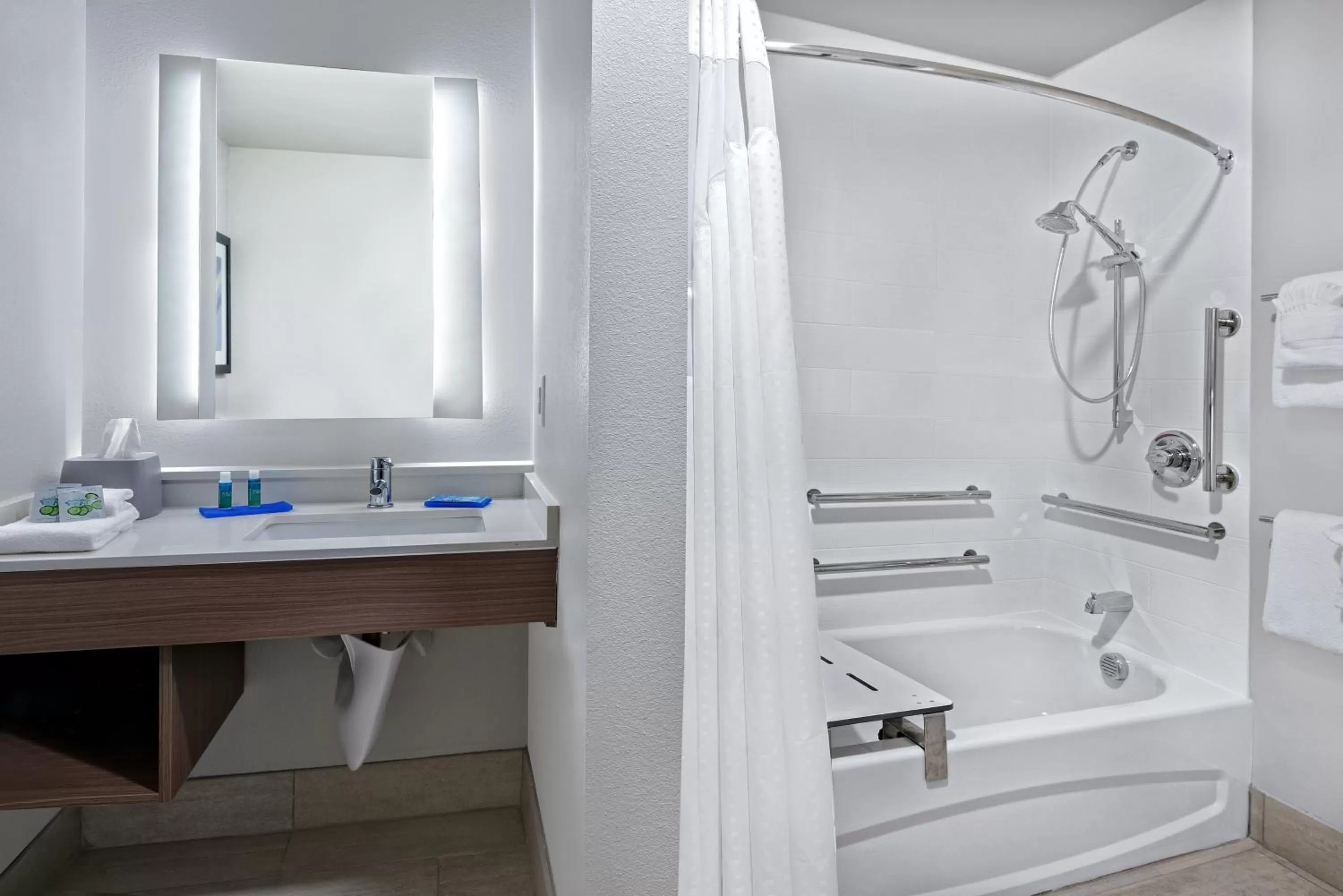 Suite - Hearing Accessible in Holiday Inn Express & Suites Bryan - College Station, an IHG Hotel
