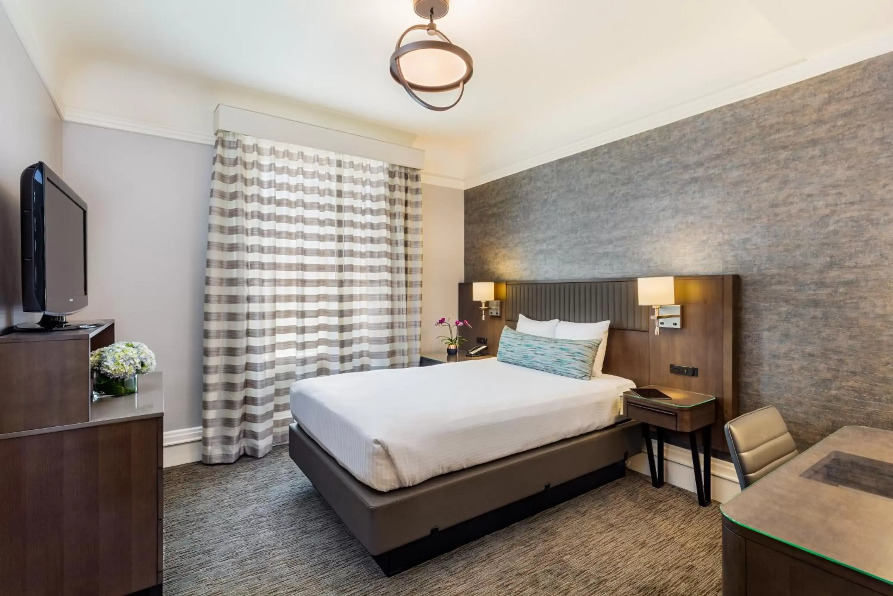 Petite Double Room in Handlery Union Square Hotel Petite Double Room in Handlery Union Square Hotel