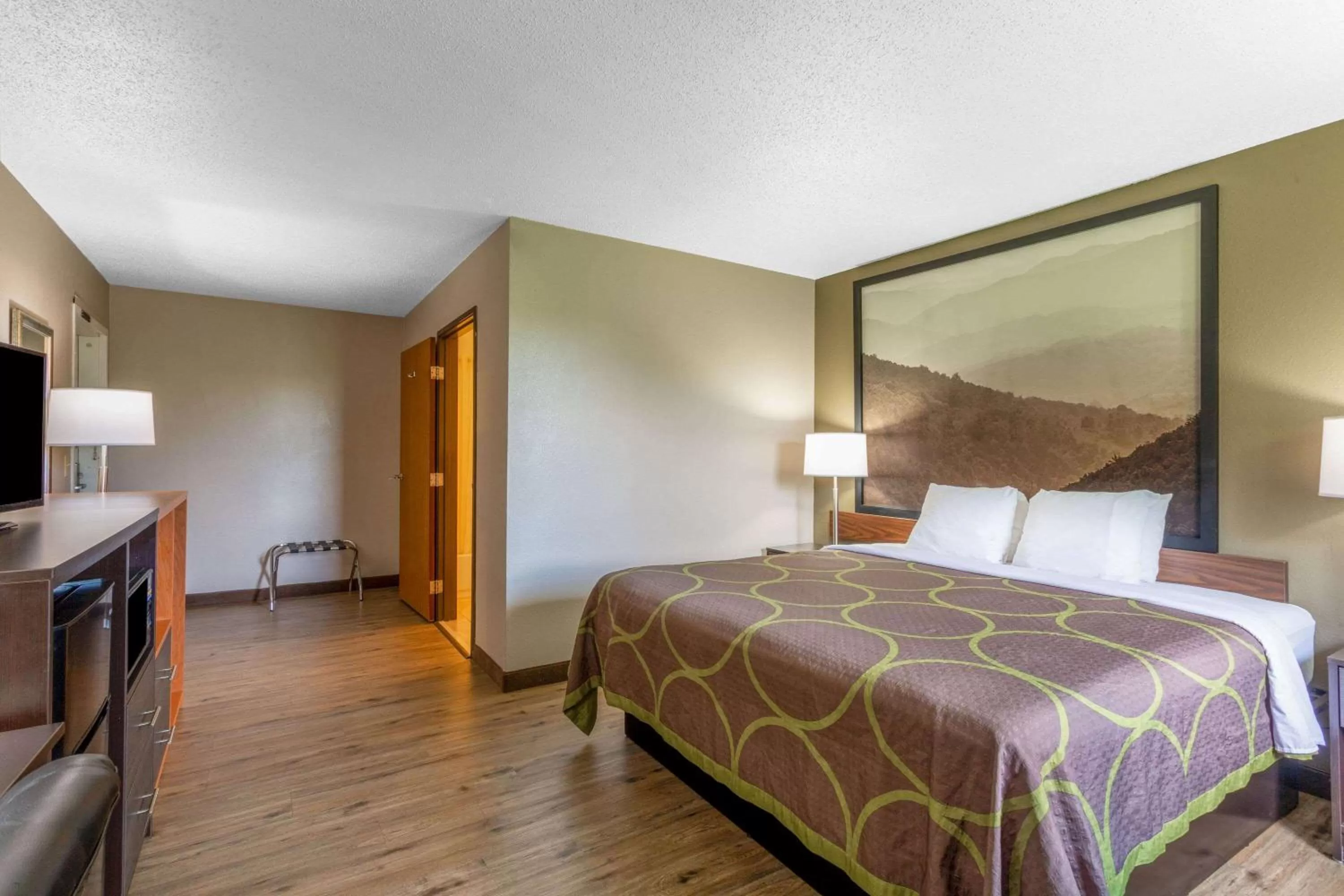 Photo of the whole room, Bed in Super 8 by Wyndham Abingdon VA