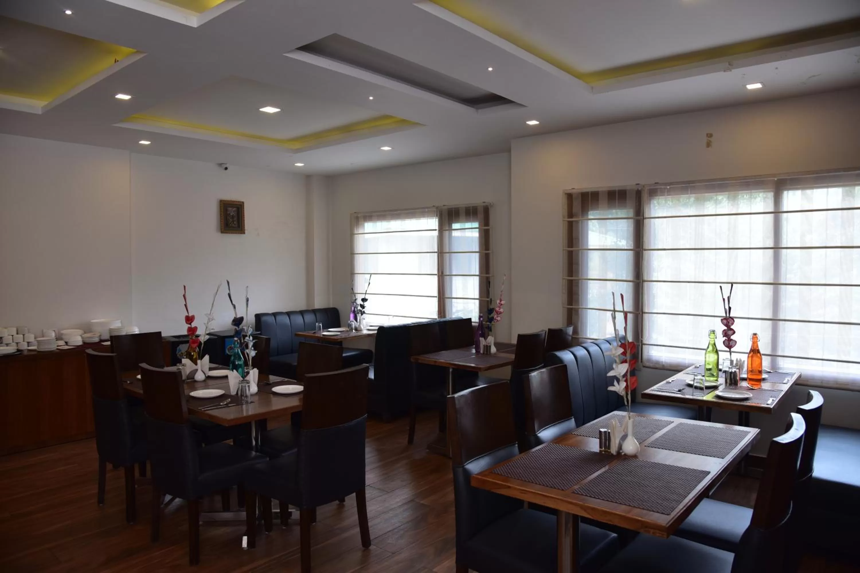 Restaurant/Places to Eat in Hotel Ambika Resort Manali